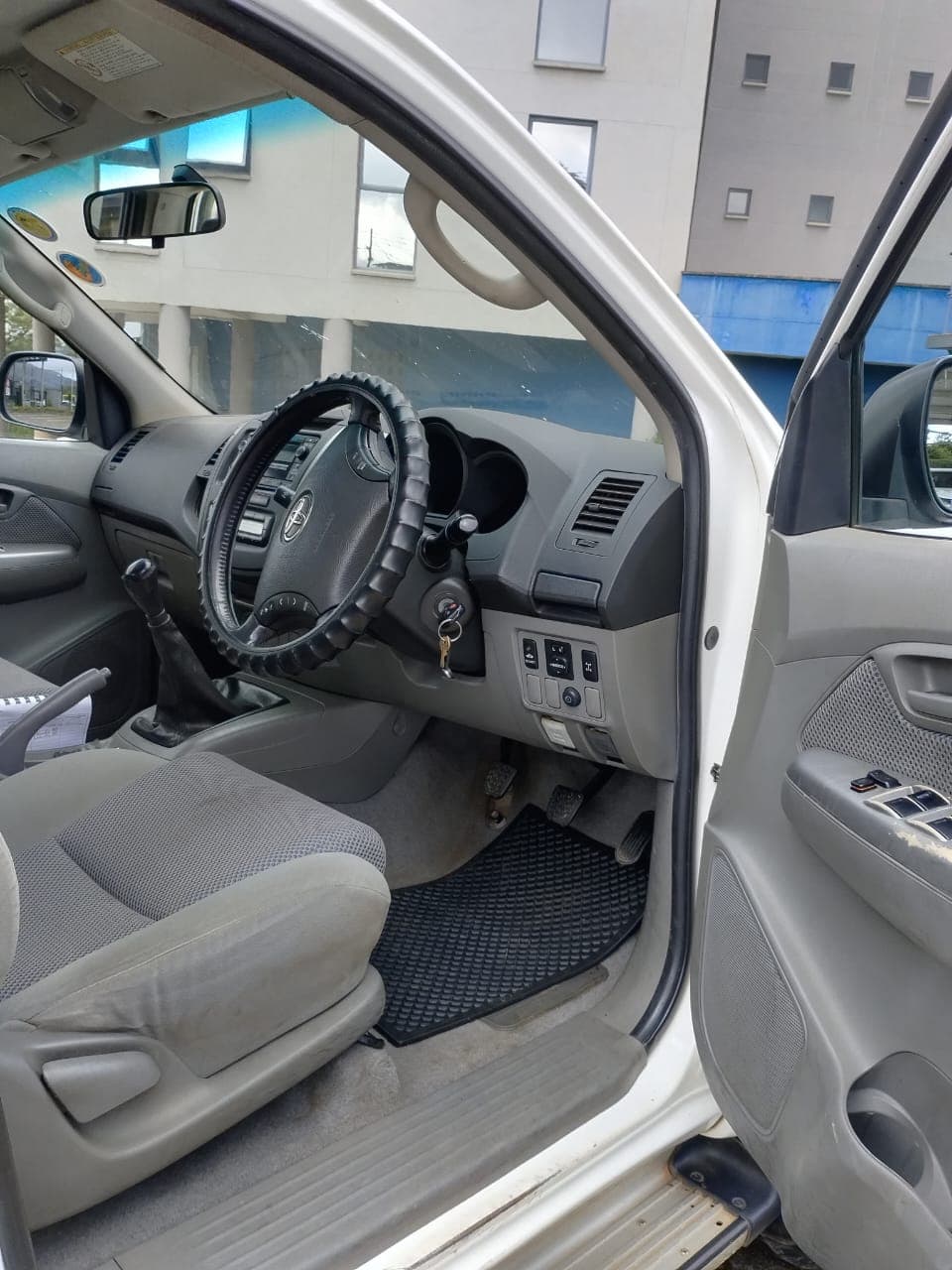 Toyota Hilux Raider — image 10
