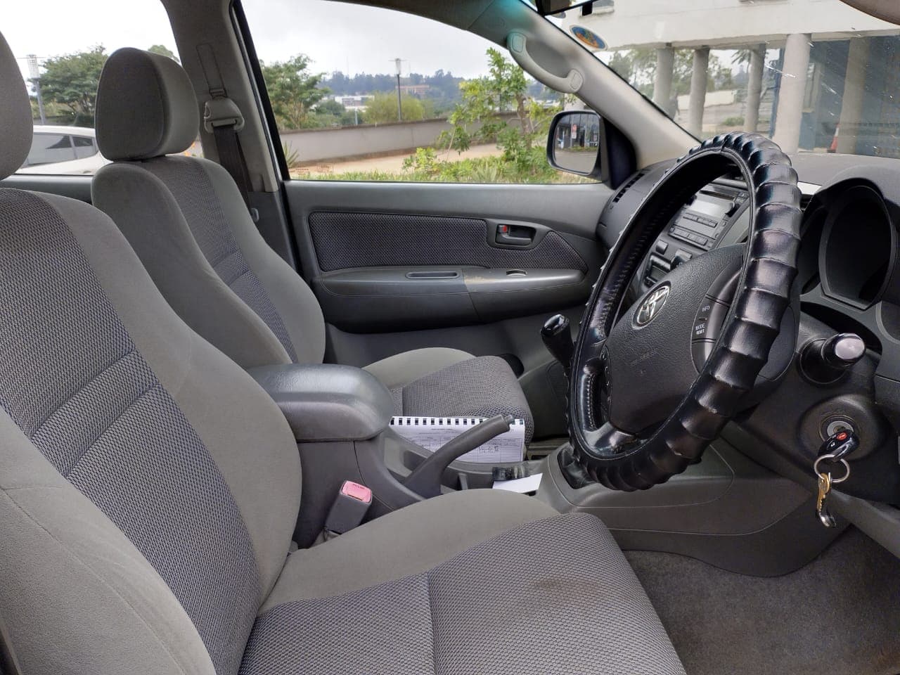 Toyota Hilux Raider — image 9