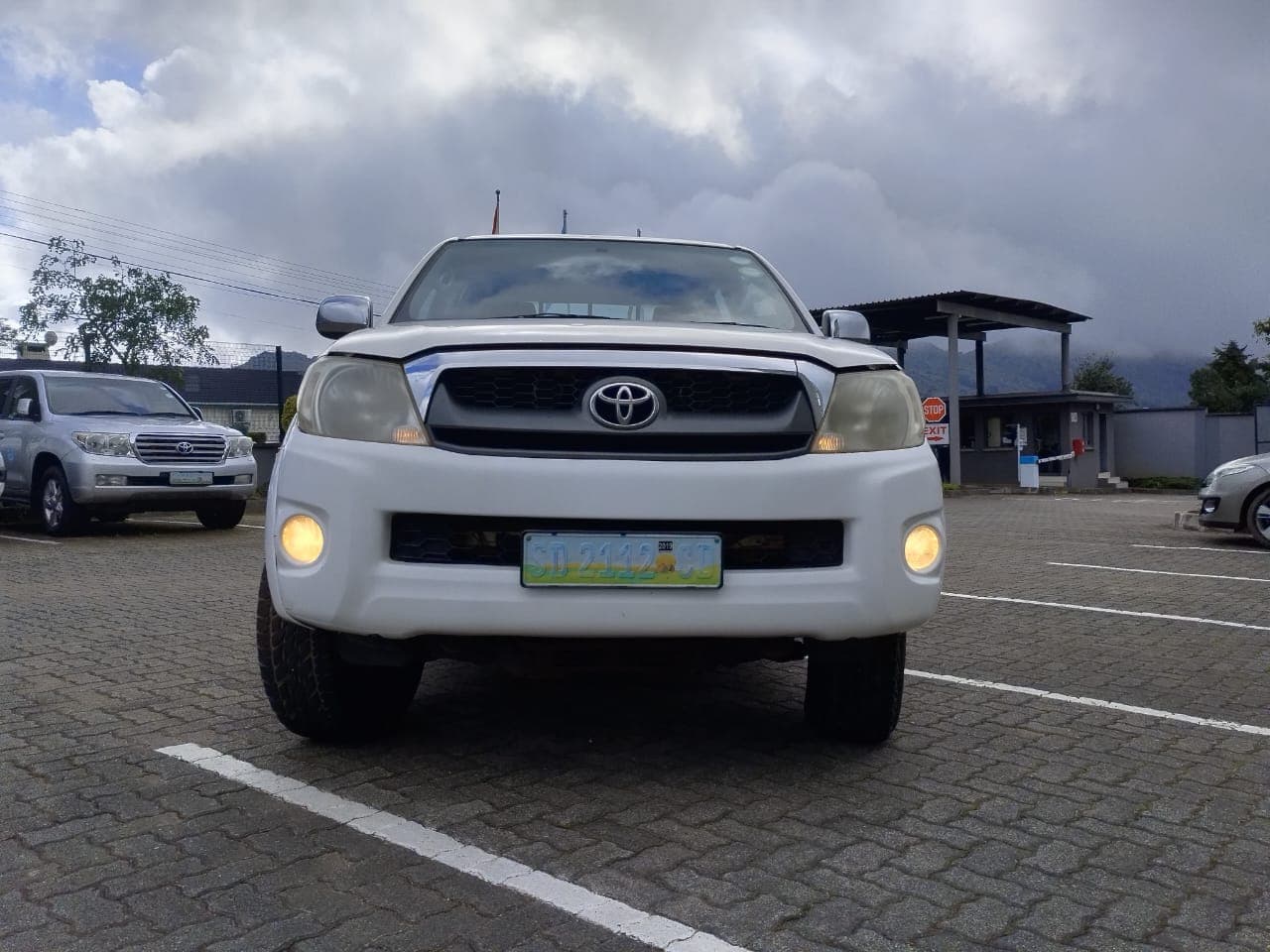 Toyota Hilux Raider — image 4