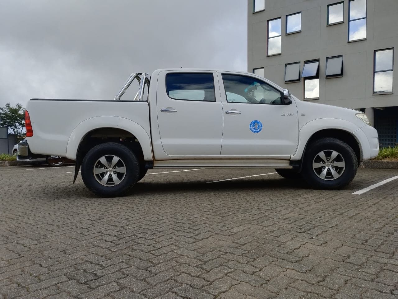 Toyota Hilux Raider — image 2