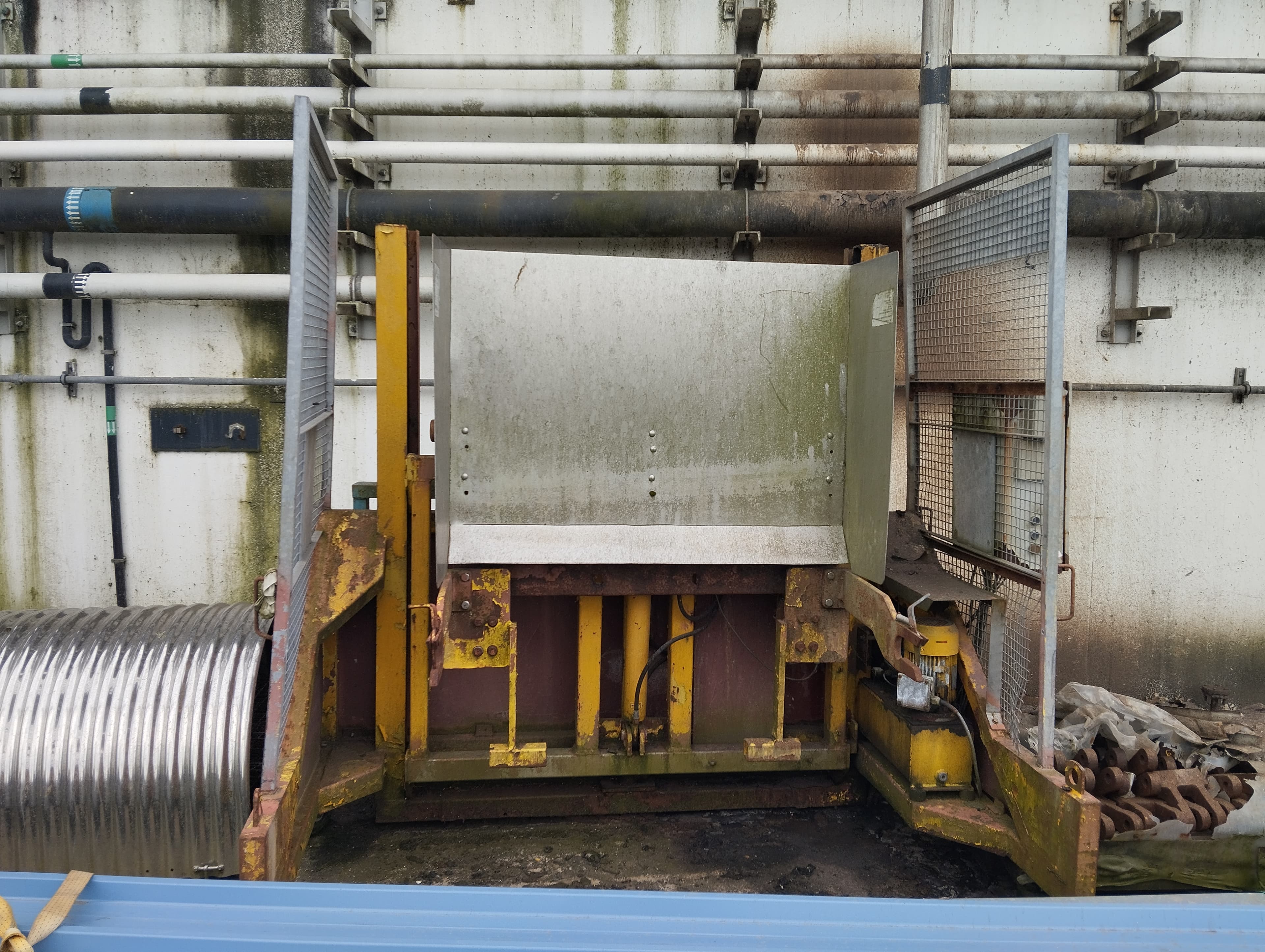 Elevador de contentores — imagem 1