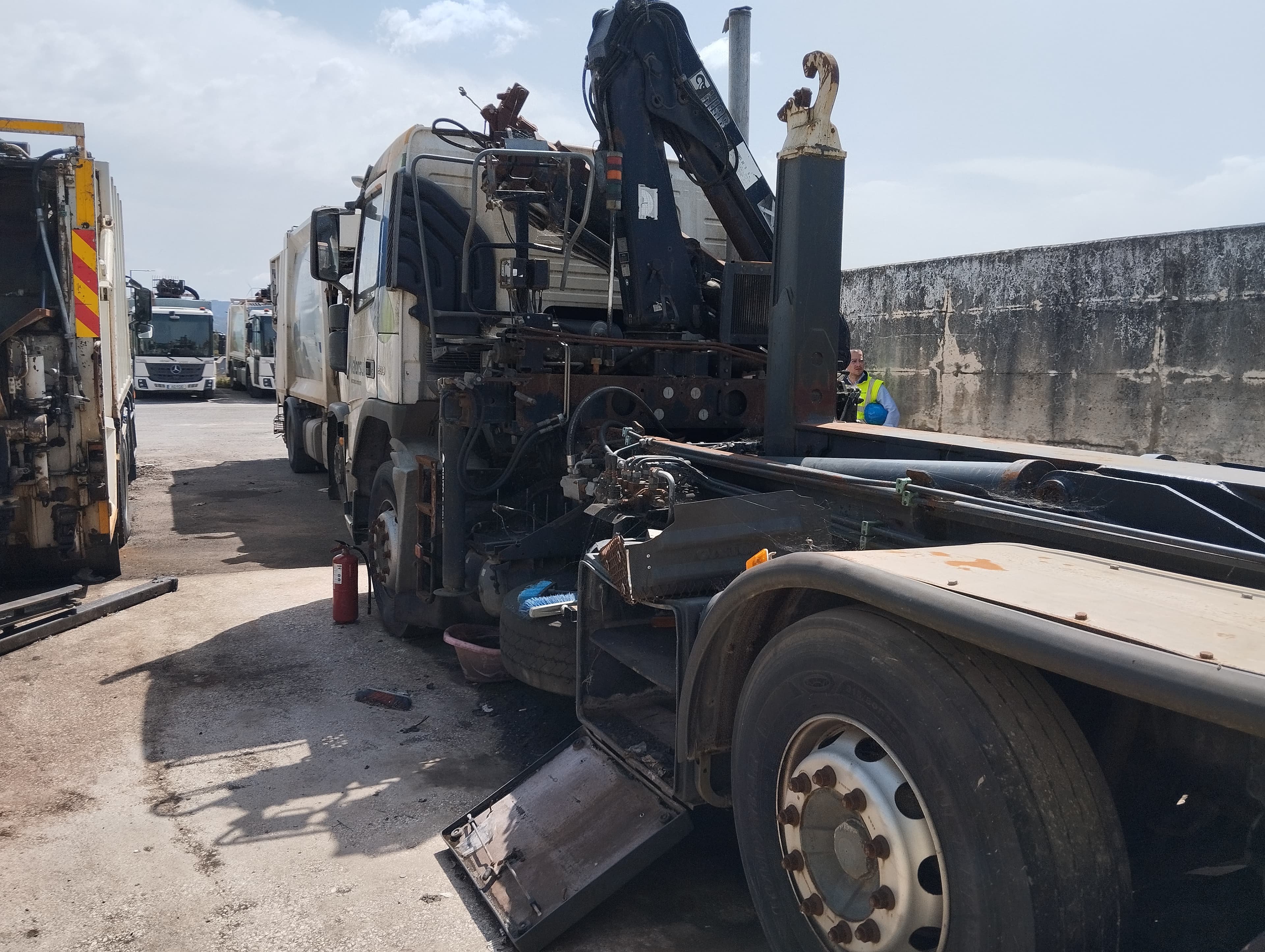 Volvo FM9-56 (6X2) Liehi Pusher — imagen 7