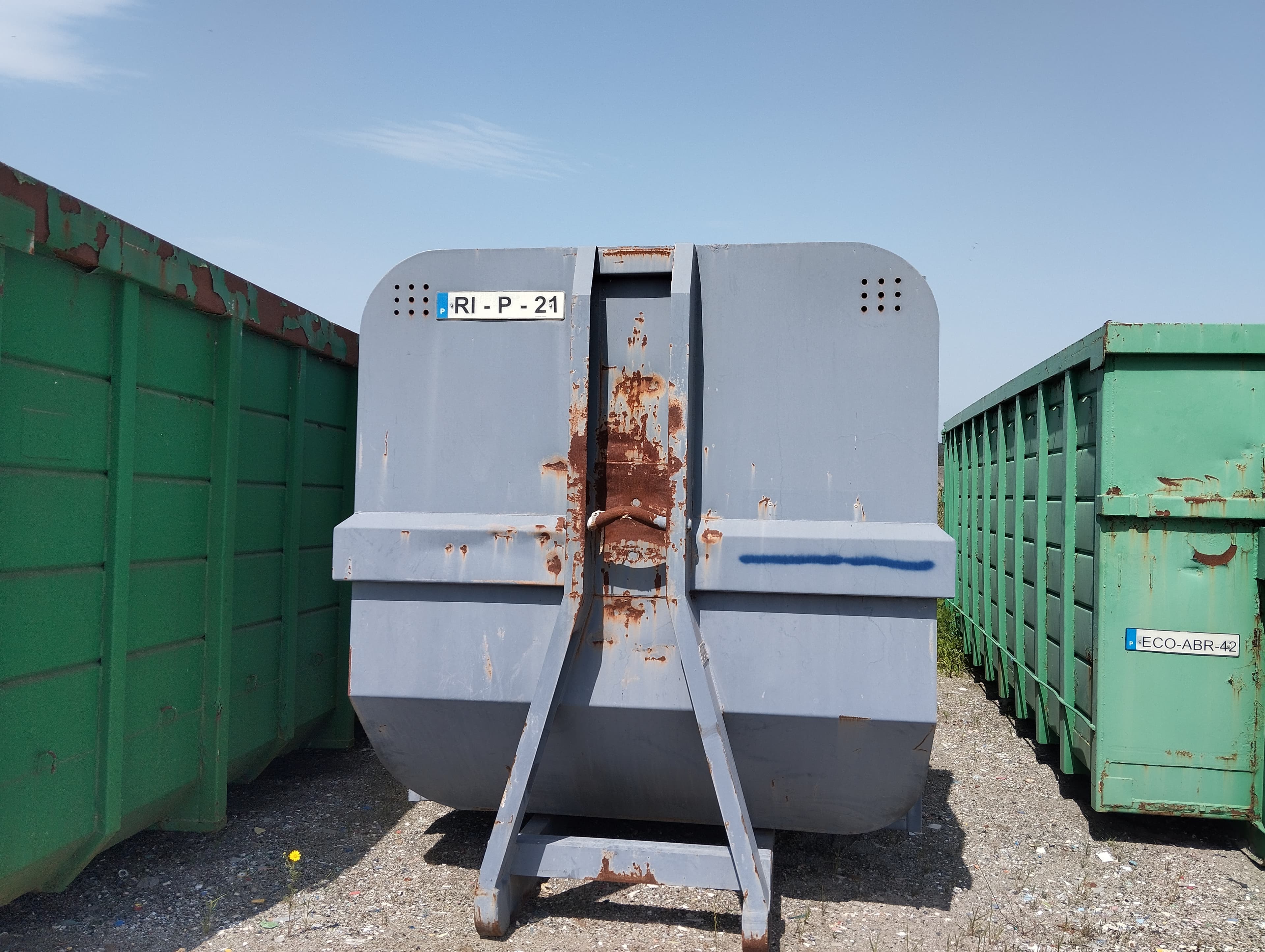 Contentor fechado — image 3