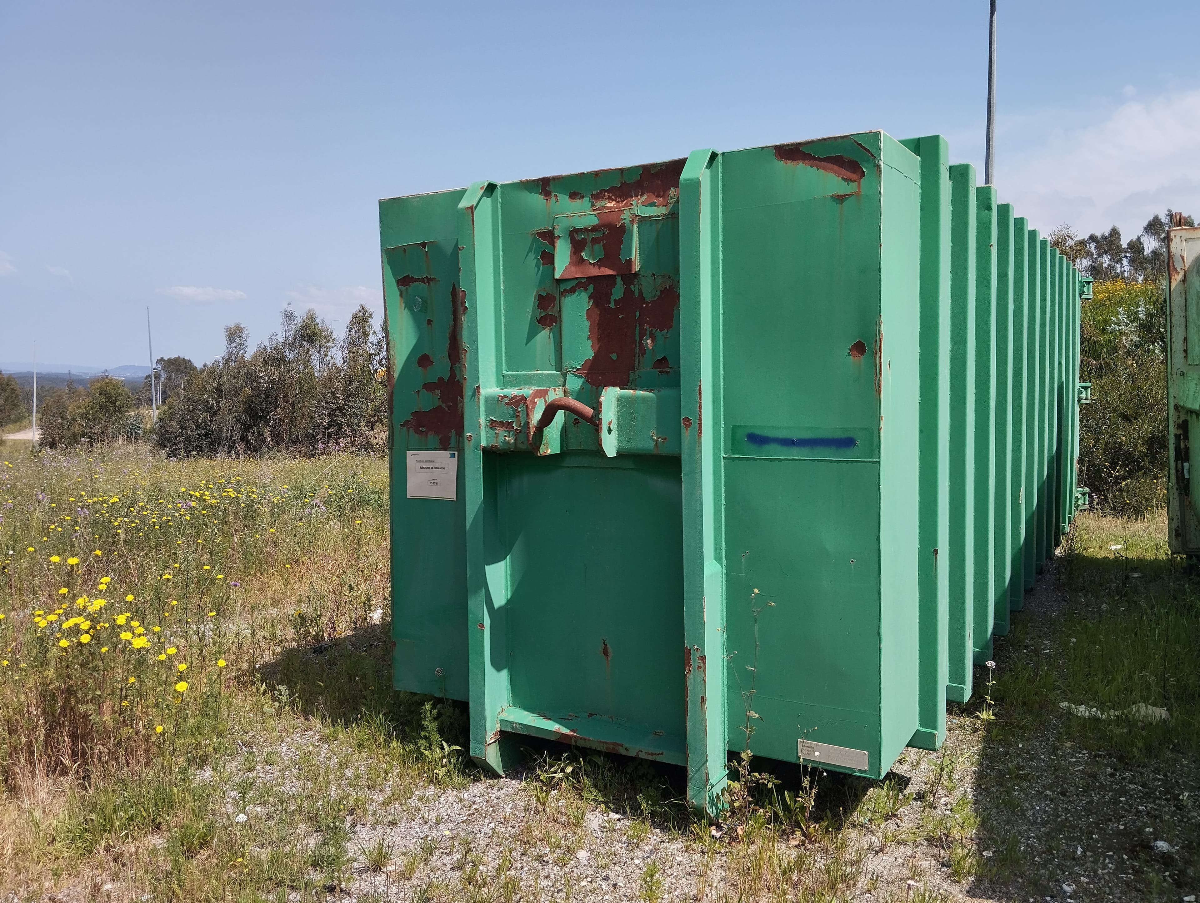 Contentor fechado — image 6