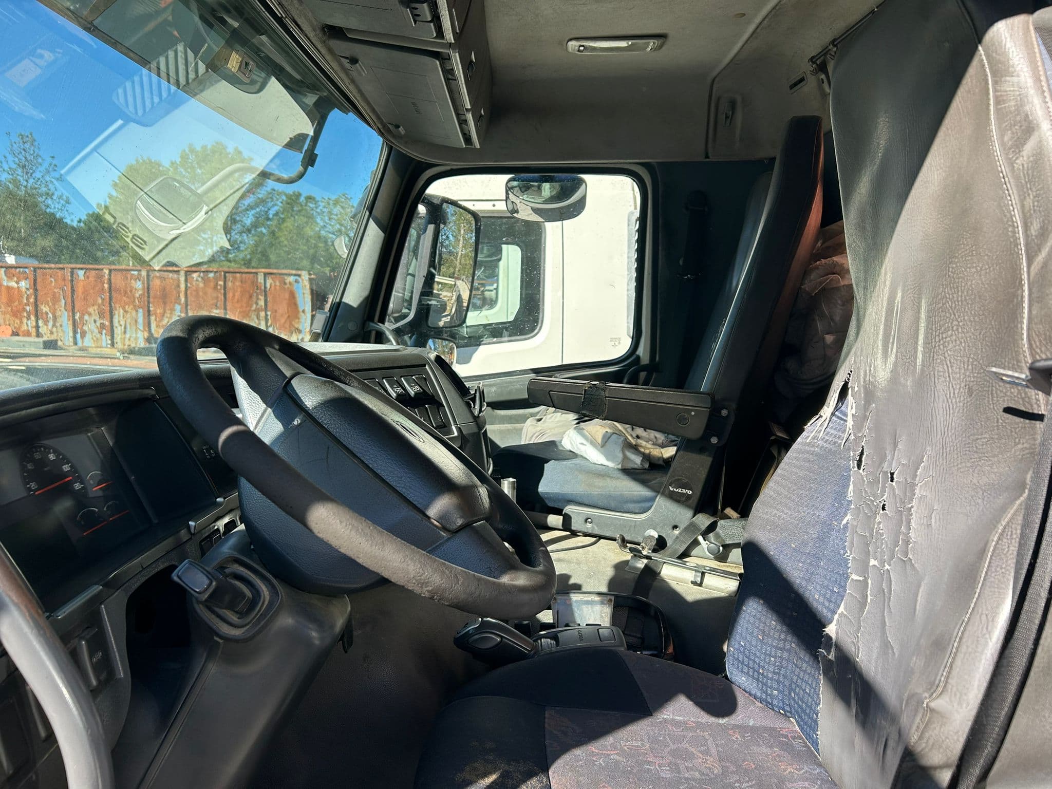 Volvo — image 3
