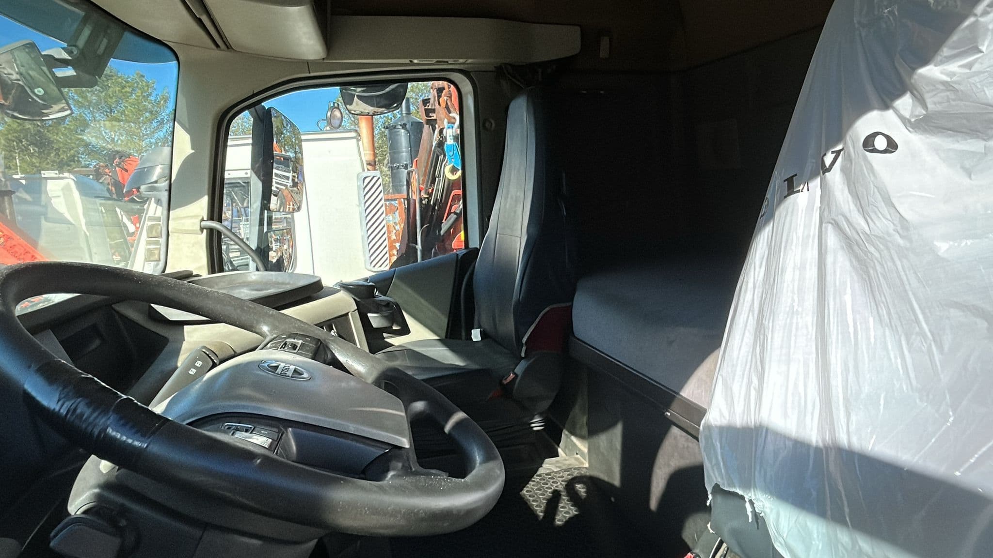 Volvo — image 3