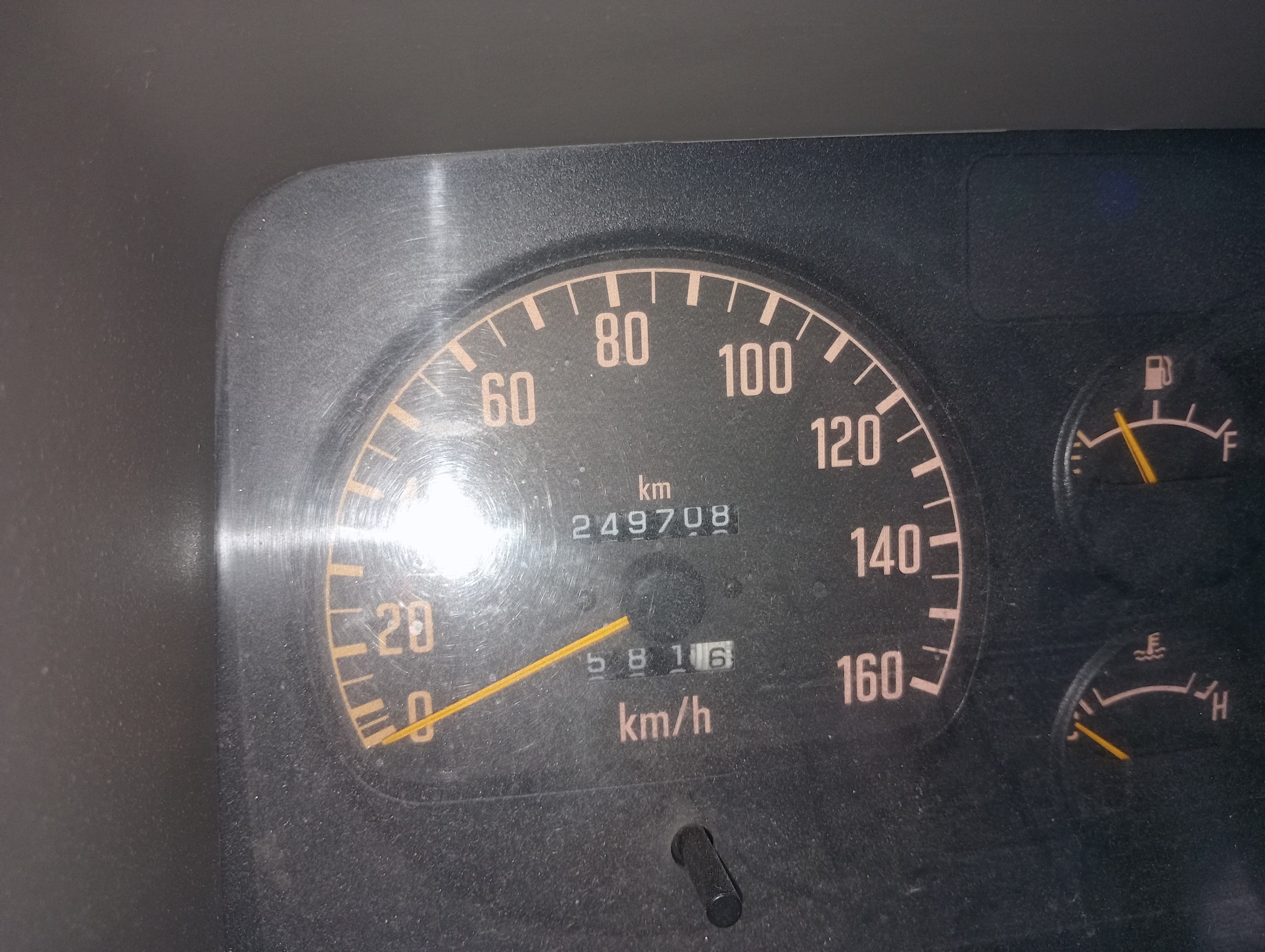 Isuzu NKR · Ano 1996 — imagen 7