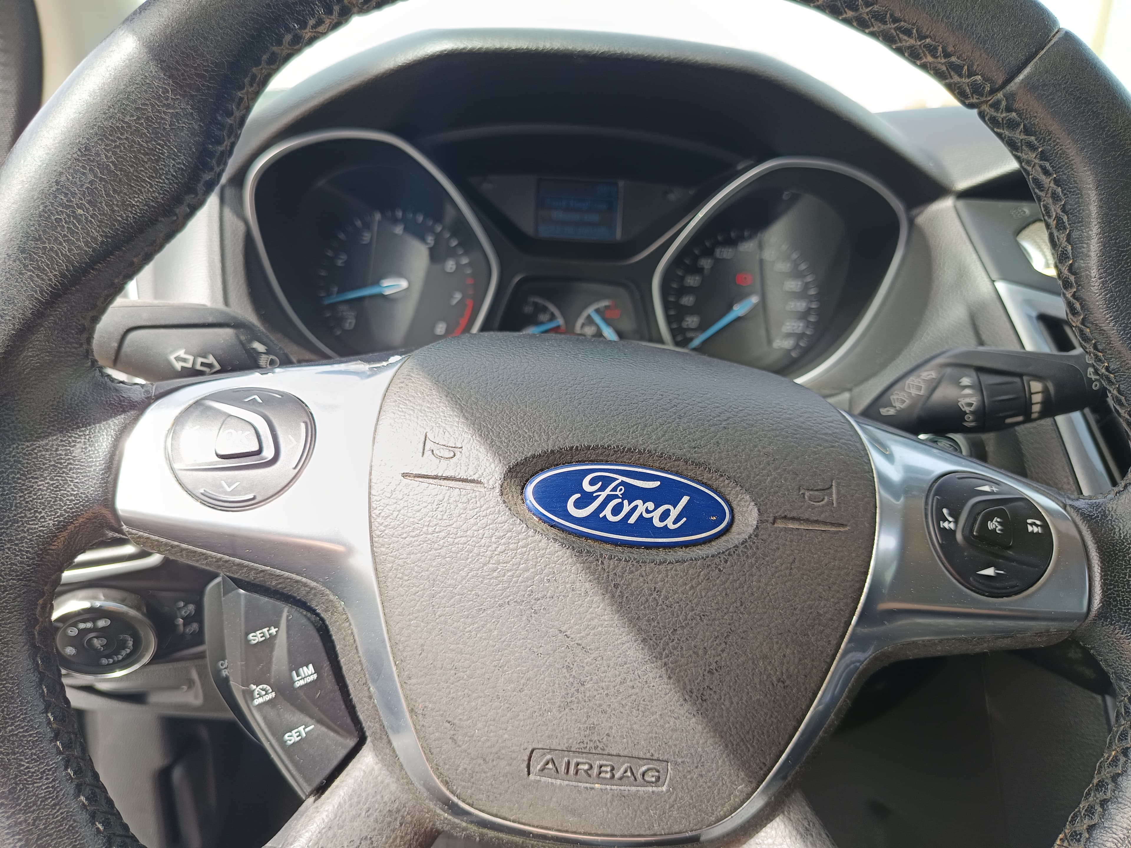Ford Focus · Ano 2013 — image 24