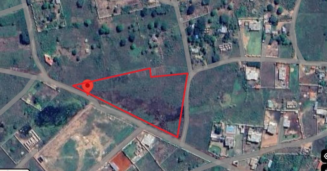 Infraestruturas em terreno de 500m² no Bairro Chinonanquila - Matola Rio