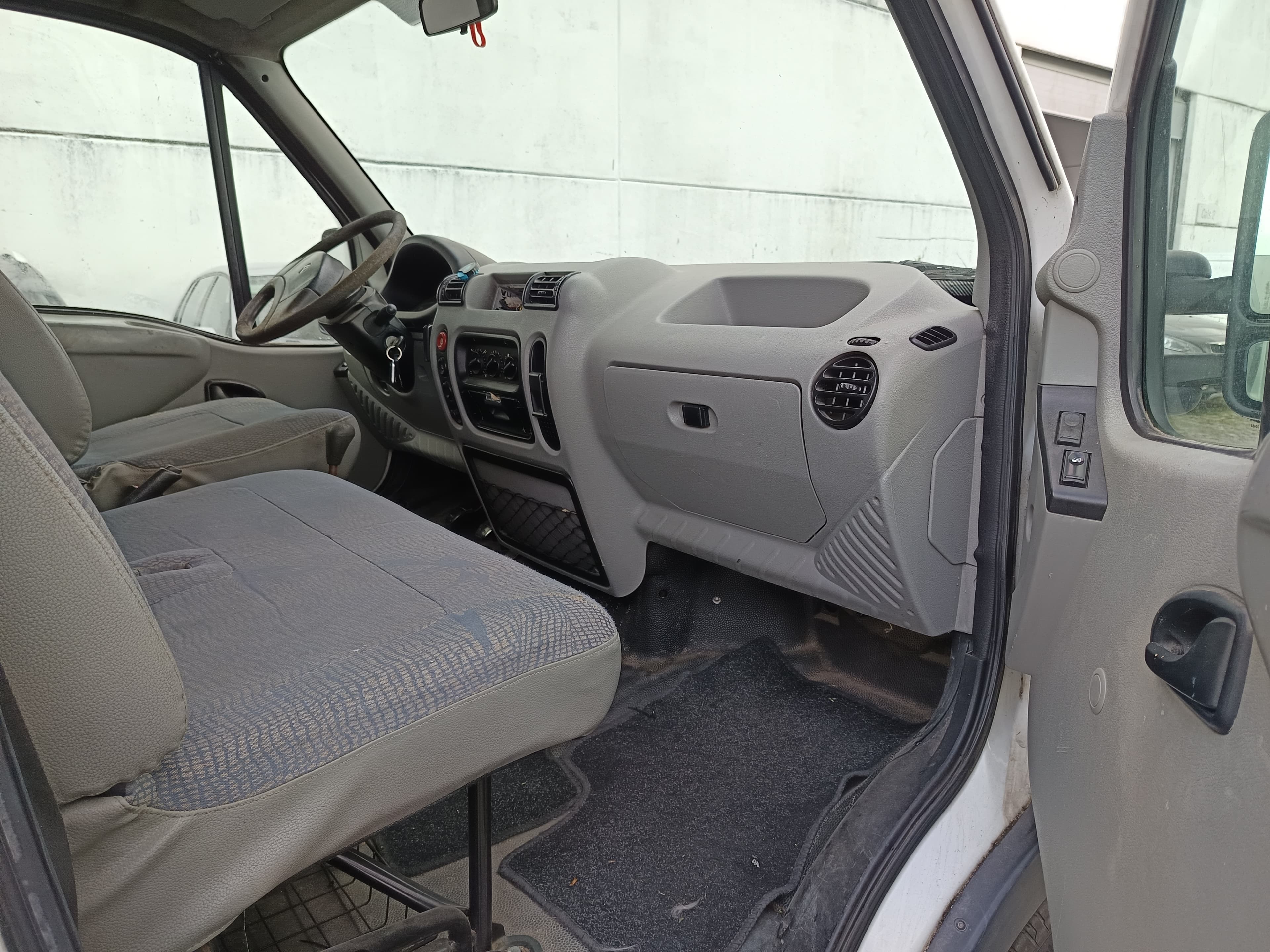 Renault Master · Ano 2002 — image 18