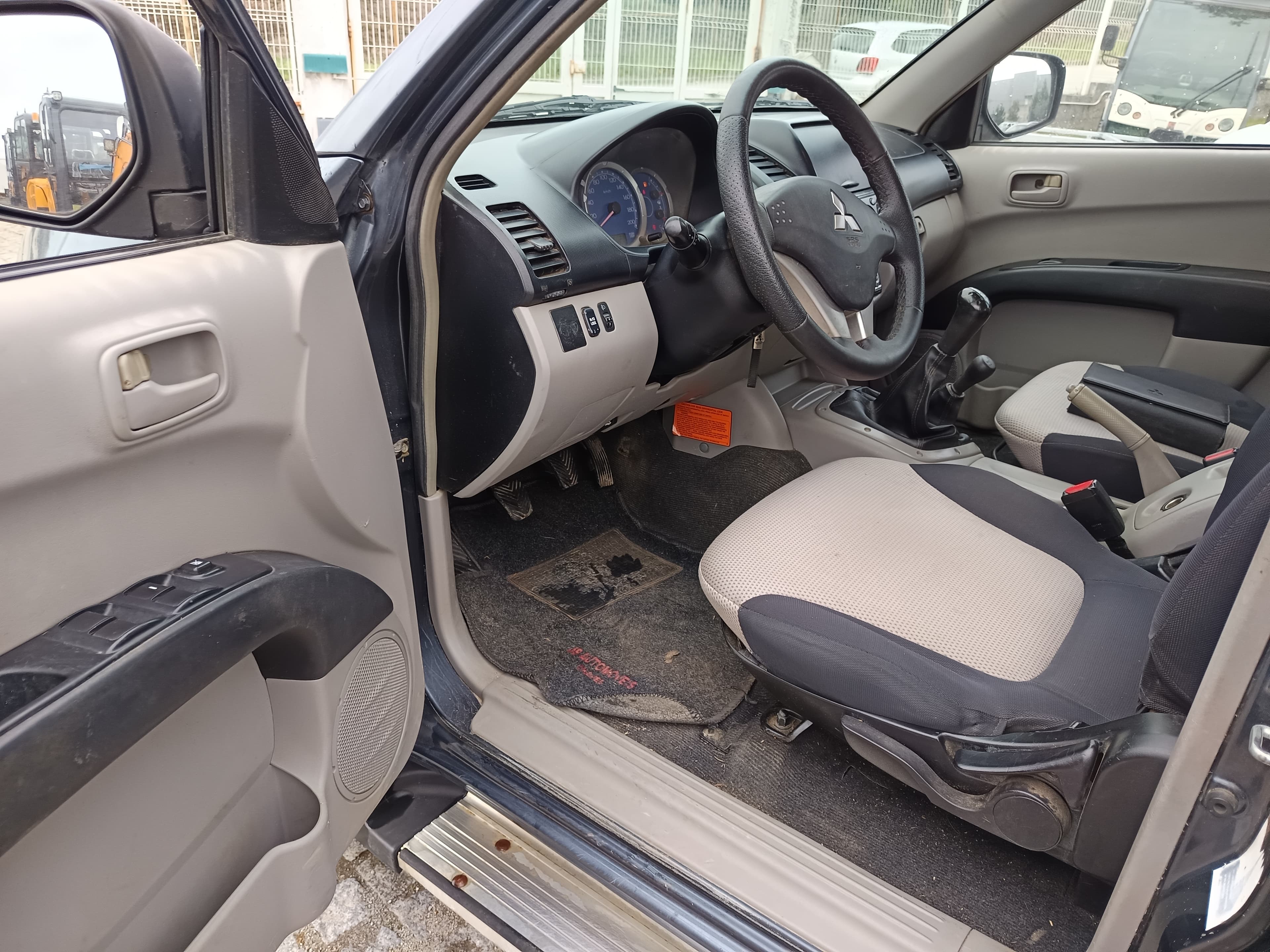 Mitsubishi L200 · Ano 2008 — image 26