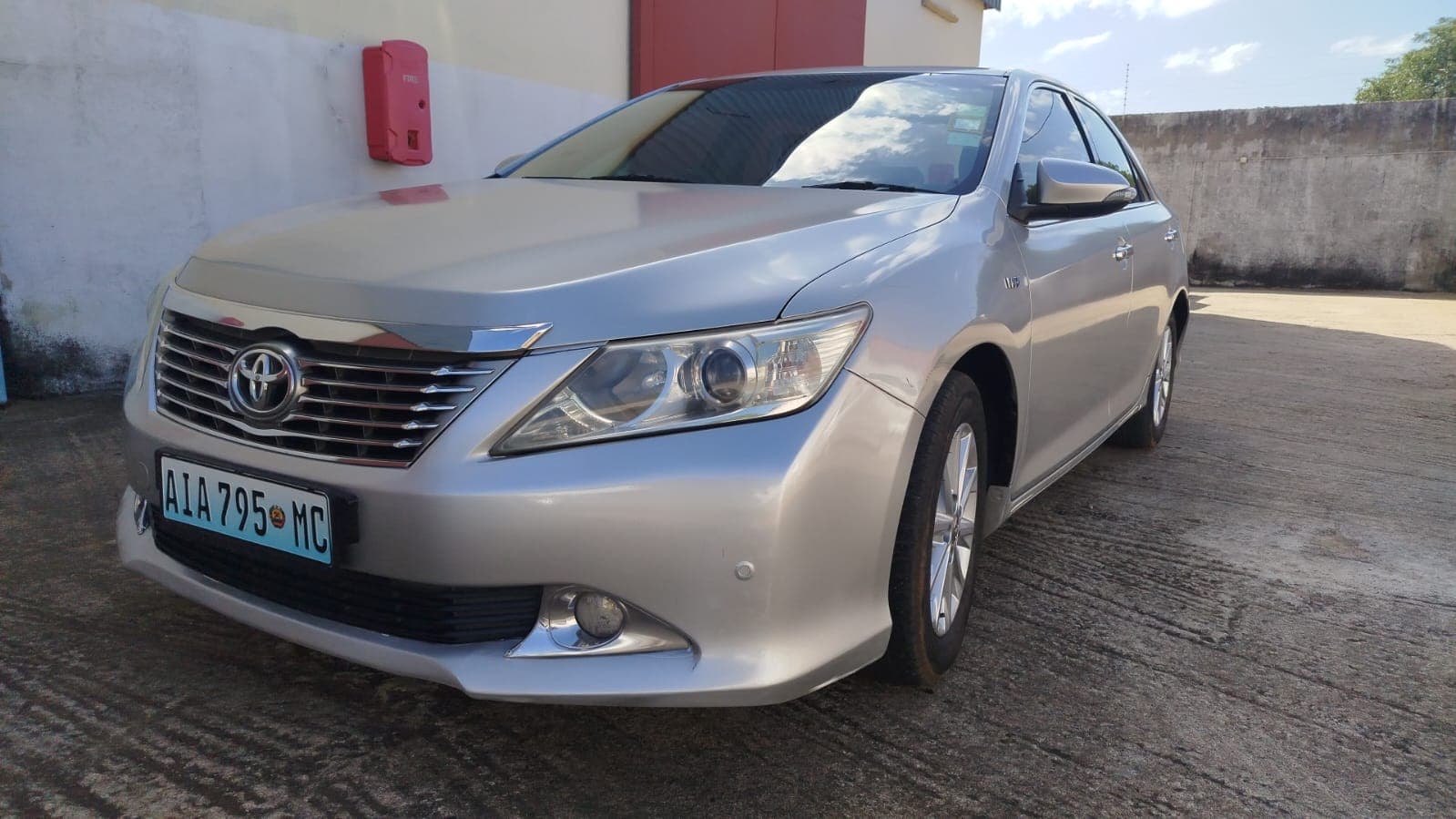 Toyota/Camry - 2013 — image 1