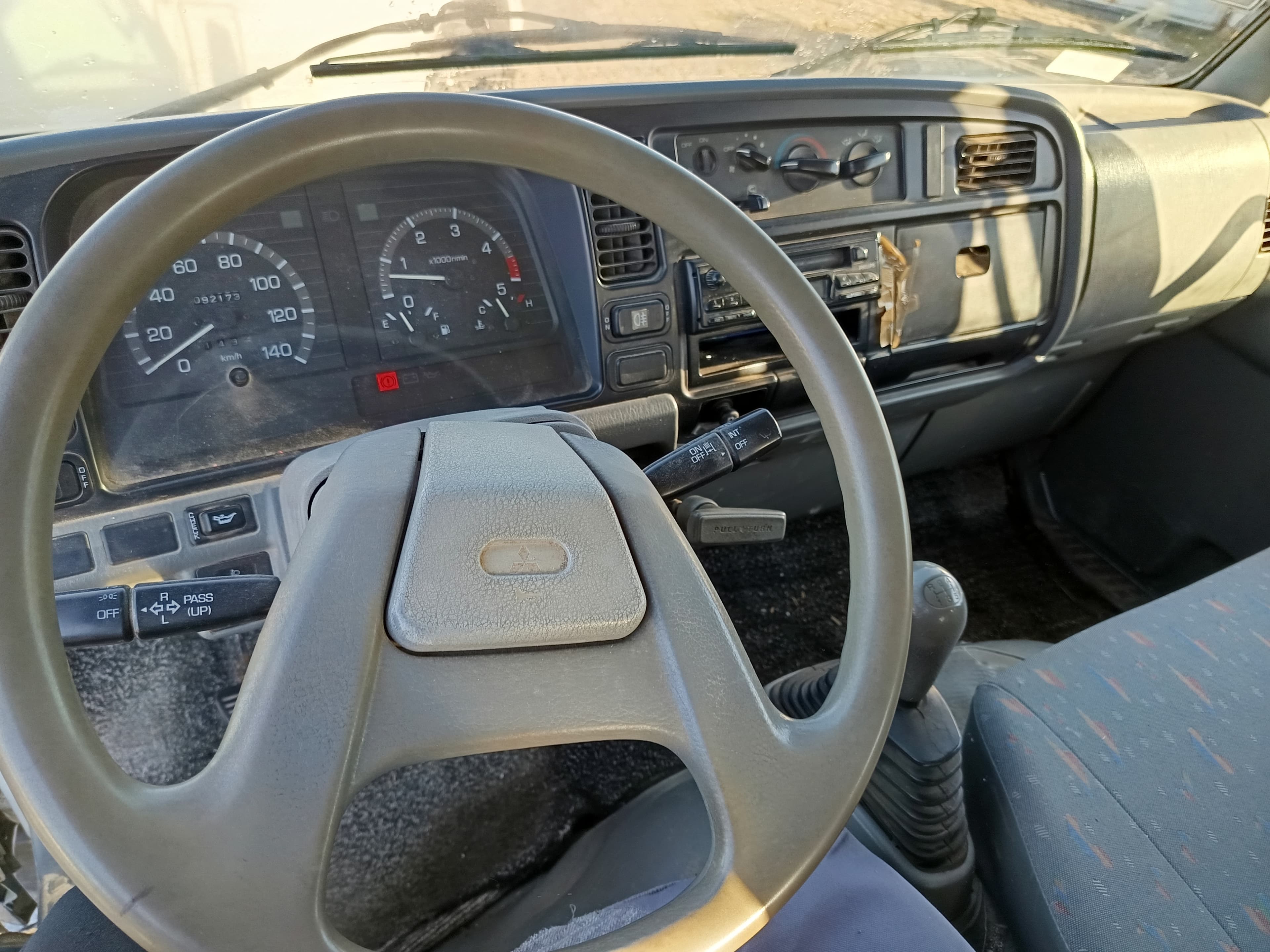 Mitsubishi Canter · Ano 2000 — image 26