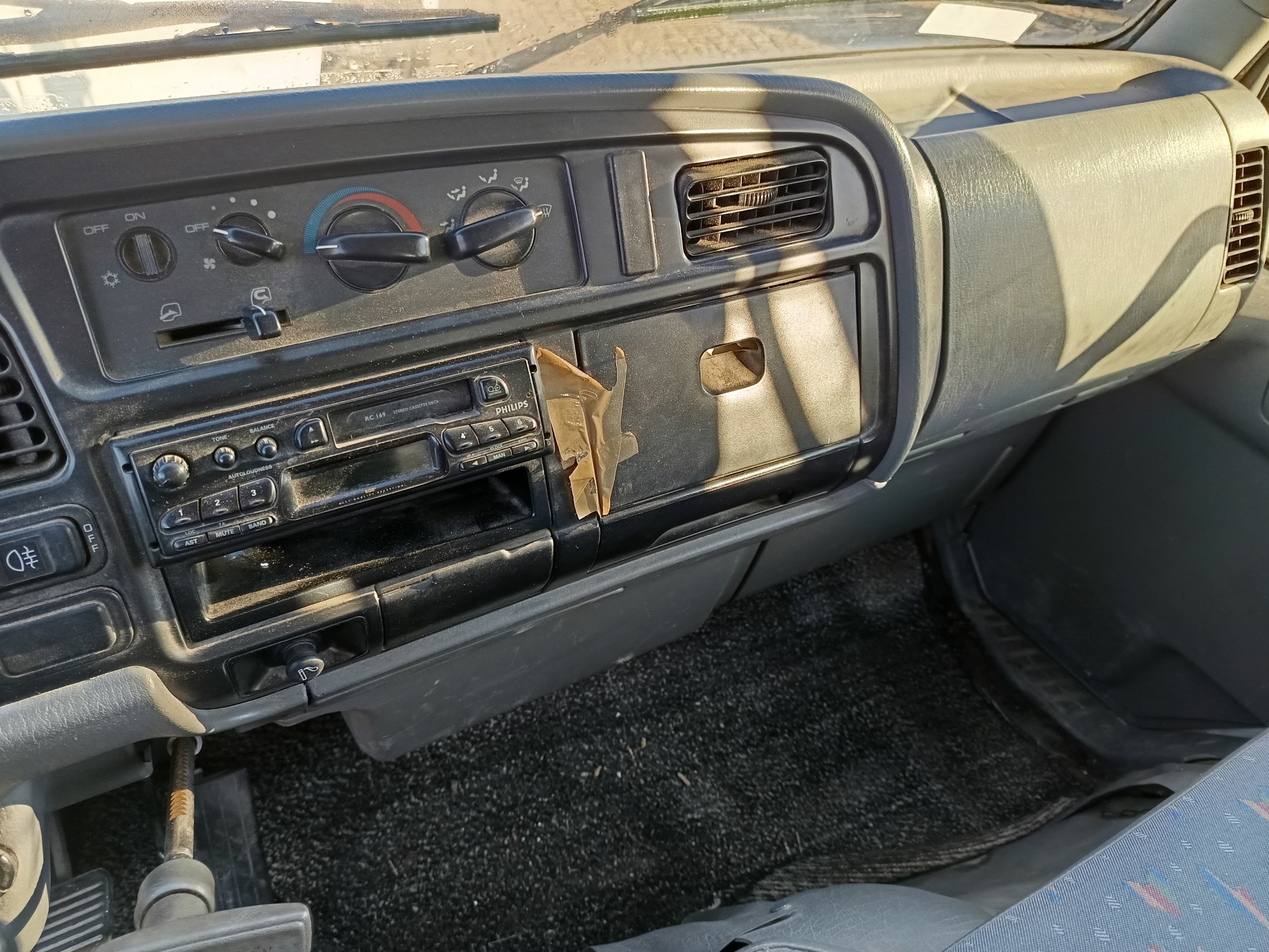 Mitsubishi Canter · Ano 2000 — image 27