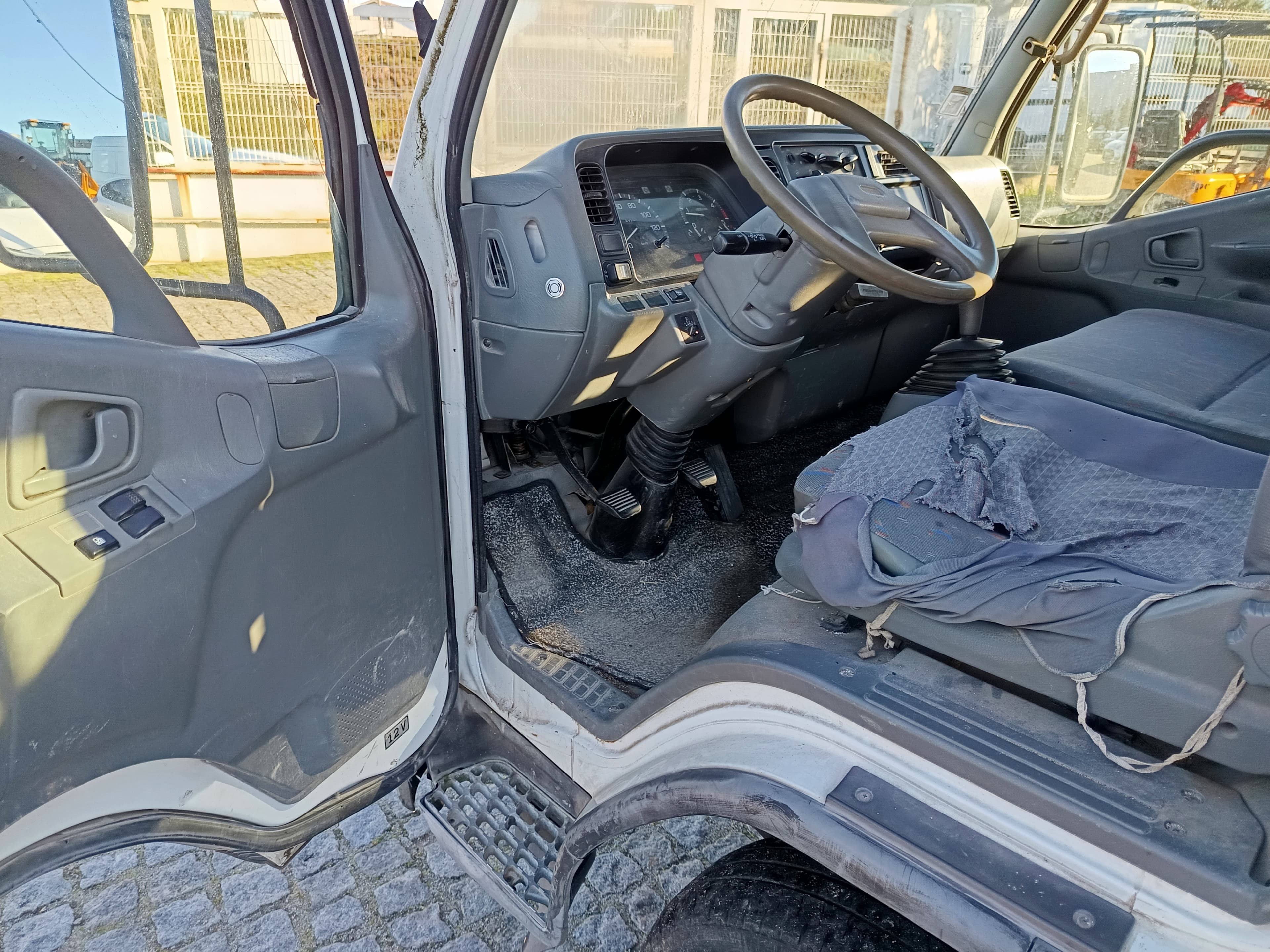 Mitsubishi Canter · Ano 2000 — image 22