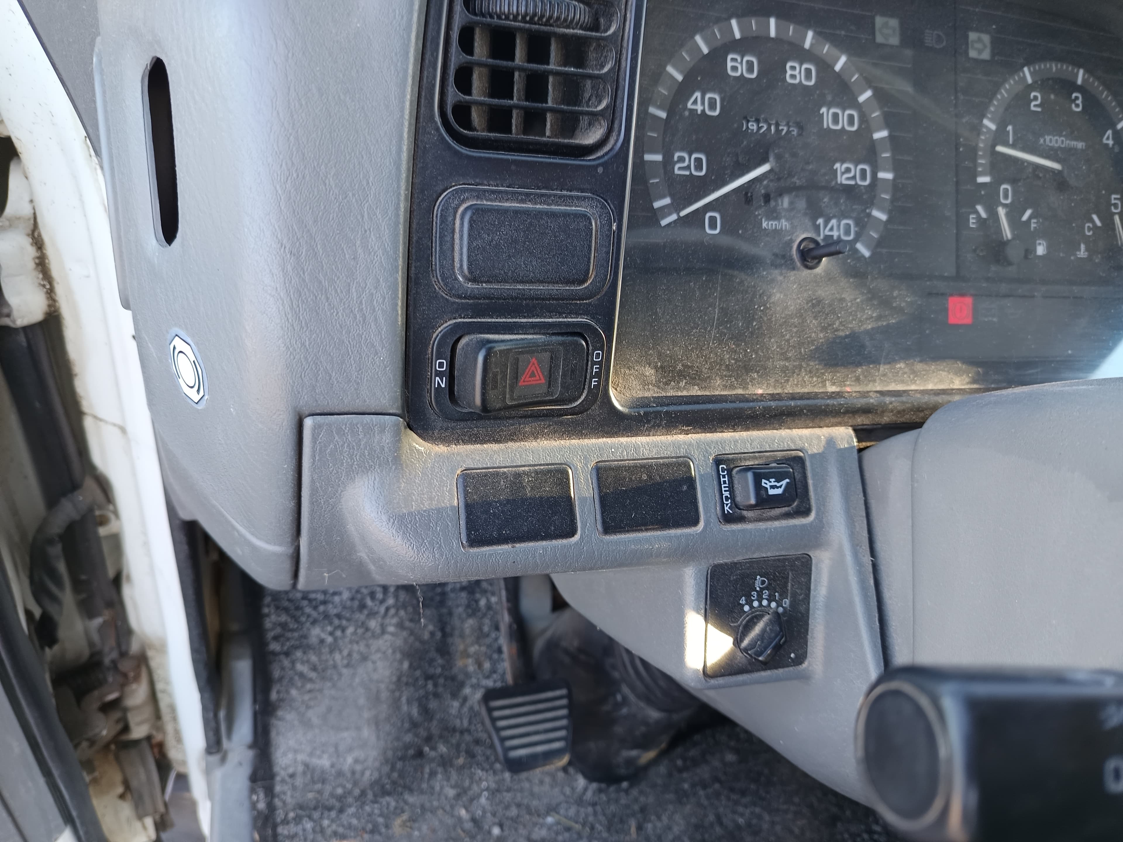 Mitsubishi Canter · Ano 2000 — image 34