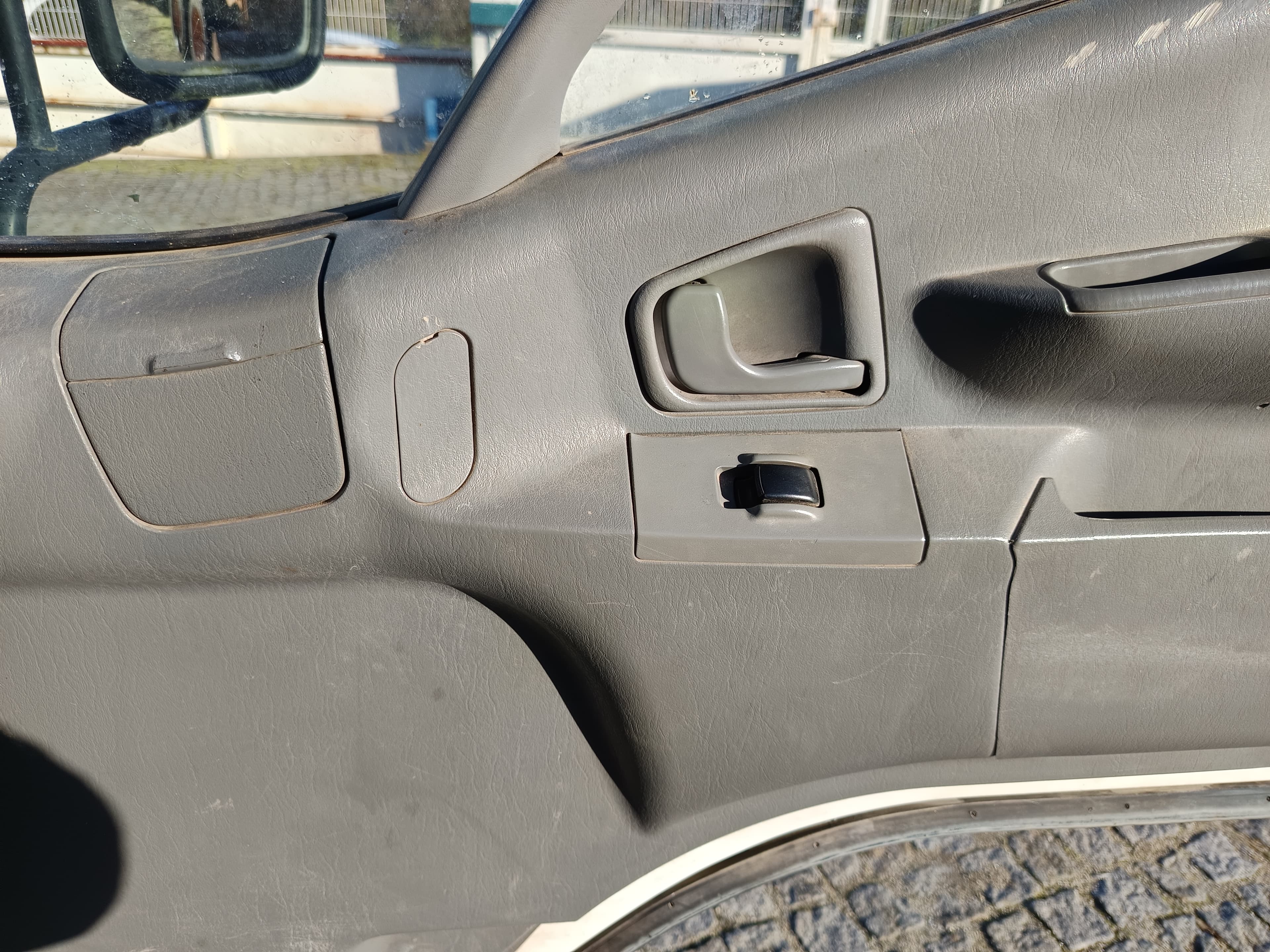 Mitsubishi Canter · Ano 2000 — image 16