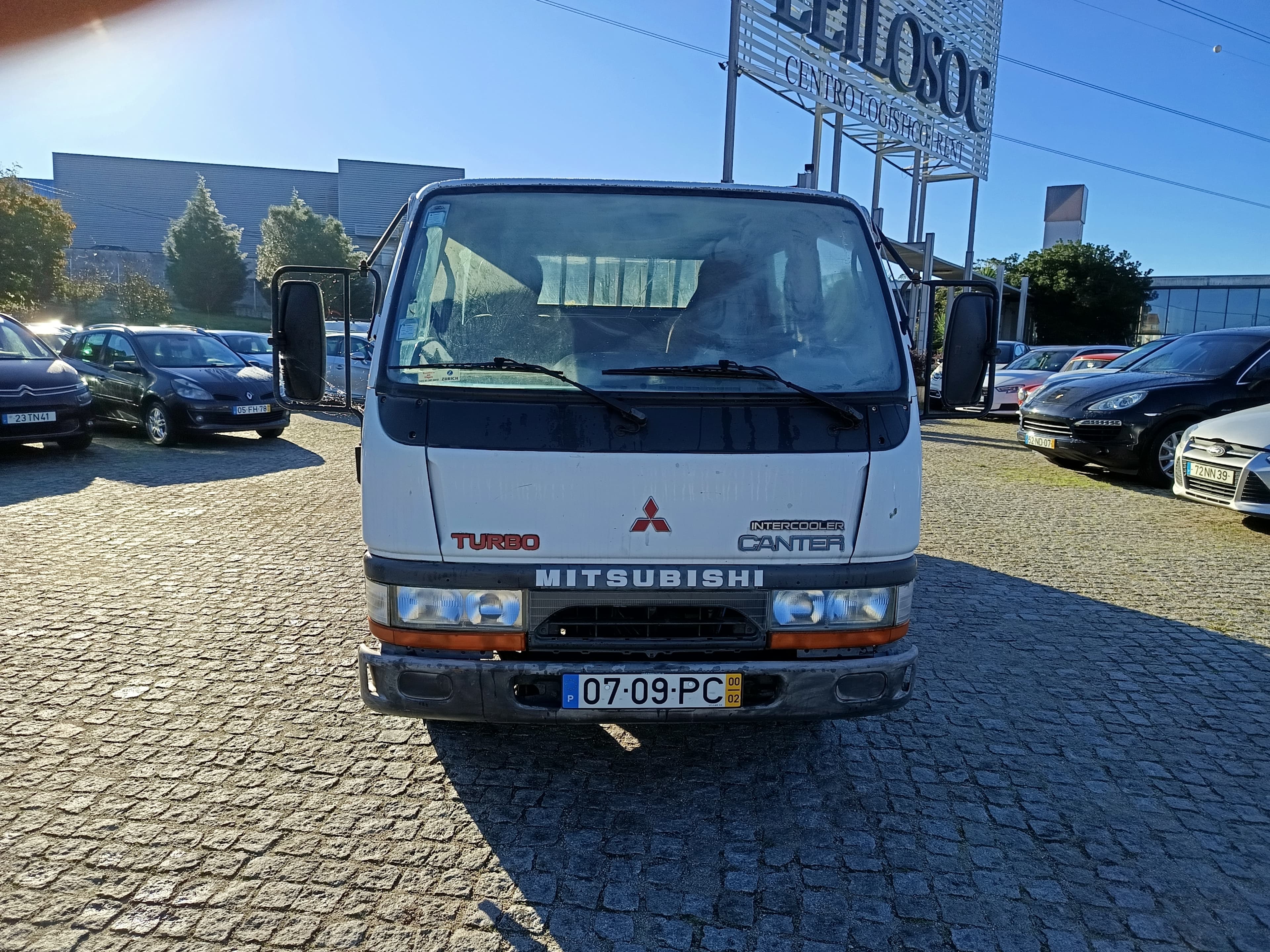 Mitsubishi Canter · Ano 2000 — image 3