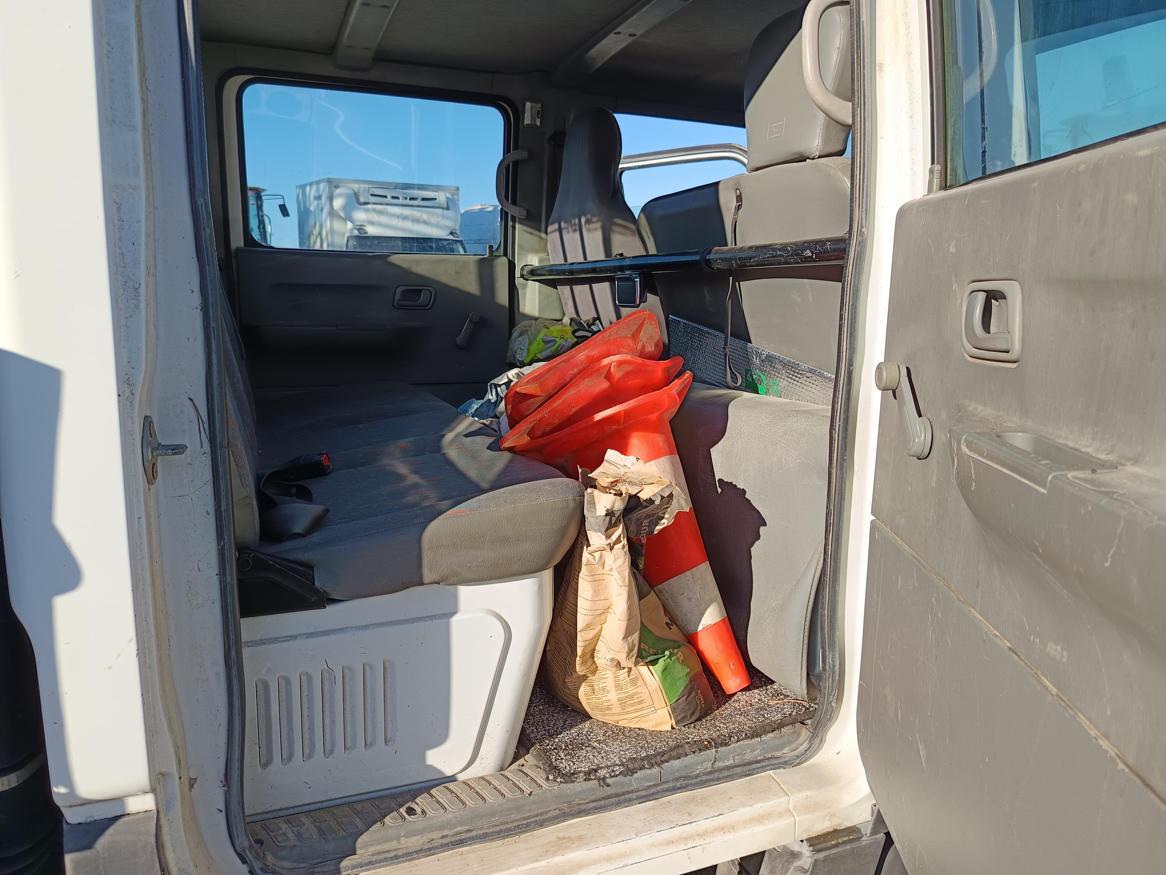 Mitsubishi Canter · Ano 2000 — image 17