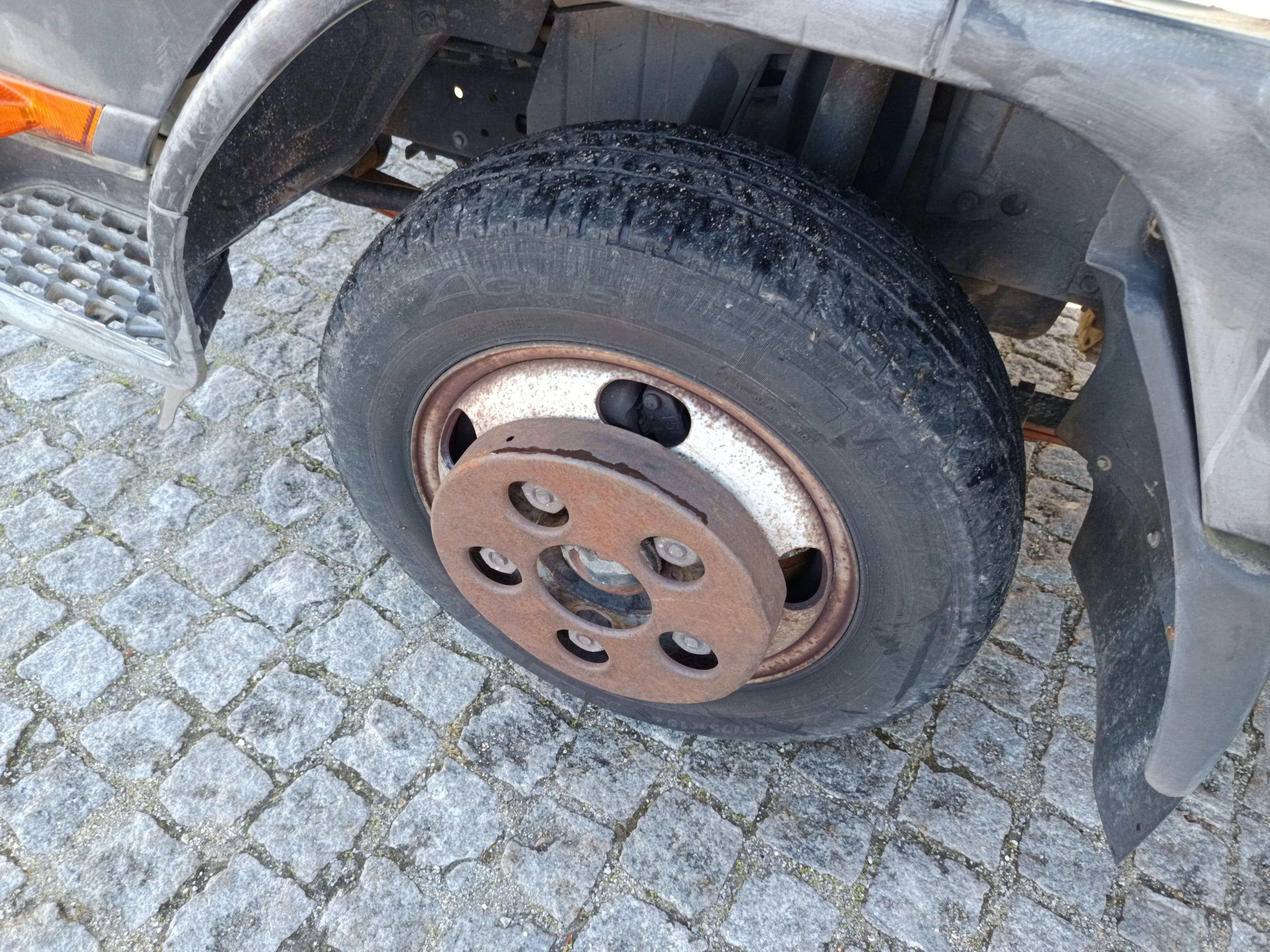 Mitsubishi Canter · Ano 2000 — image 12