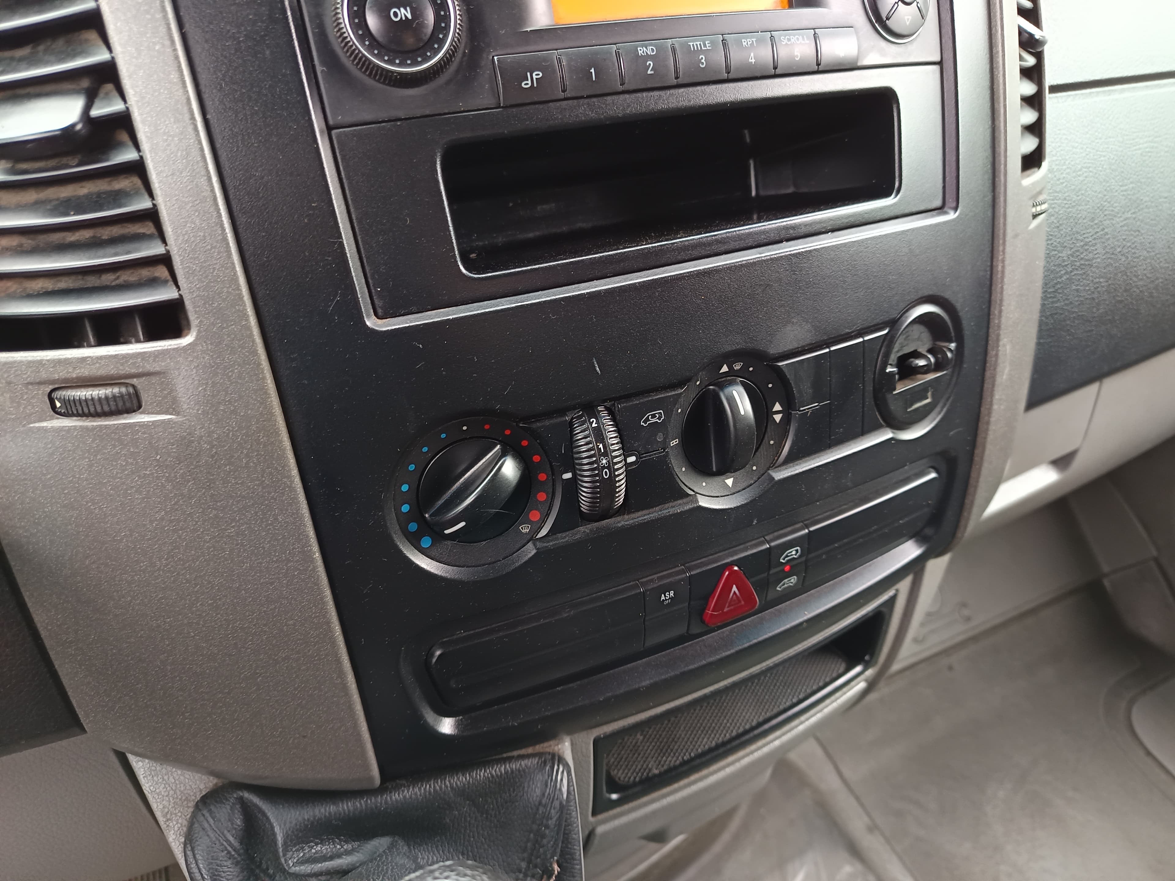 Mercedes-Benz Sprinter · Ano 2010 — image 24