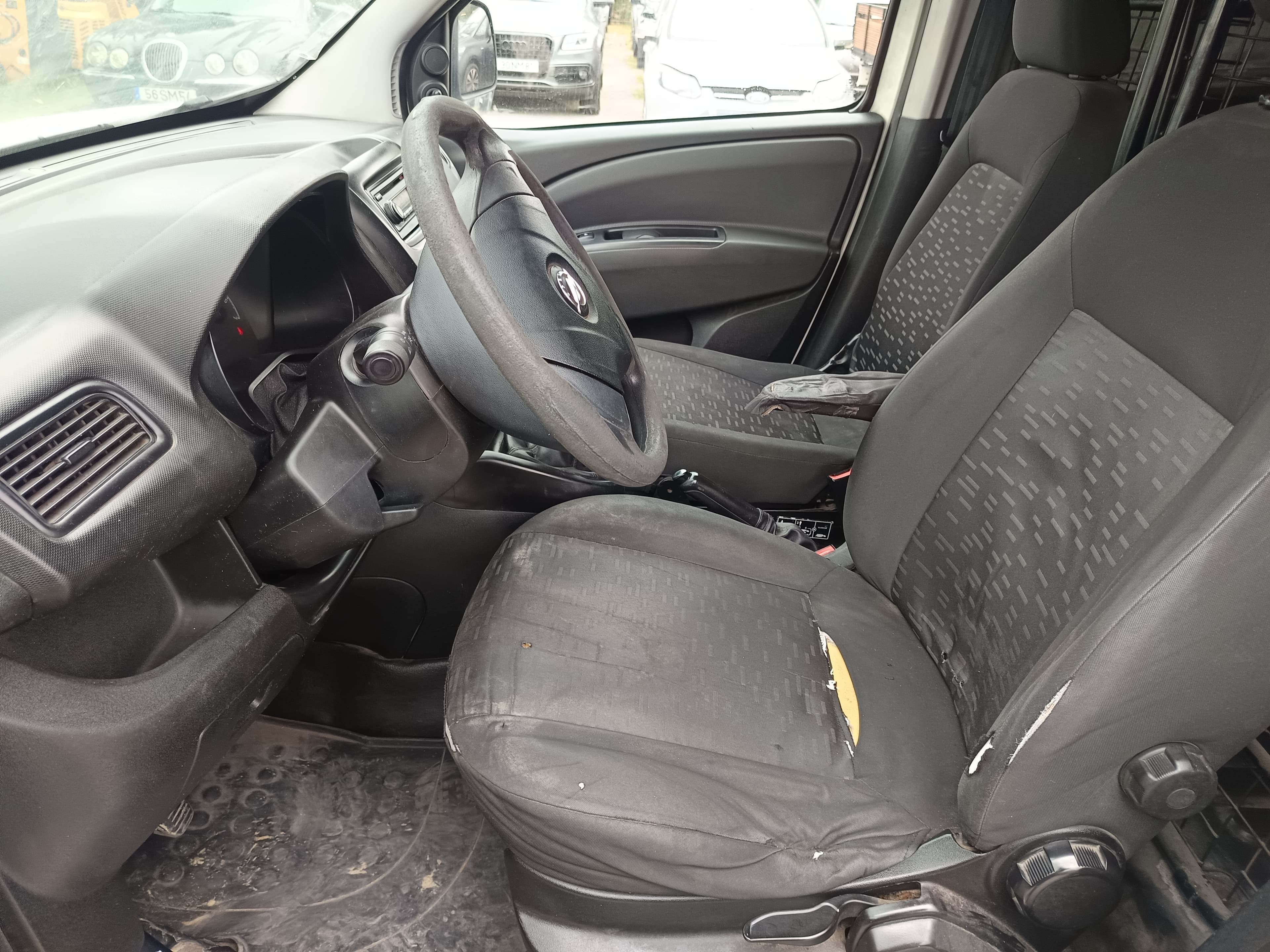 Opel Combo · Ano 2016 — imagem 27