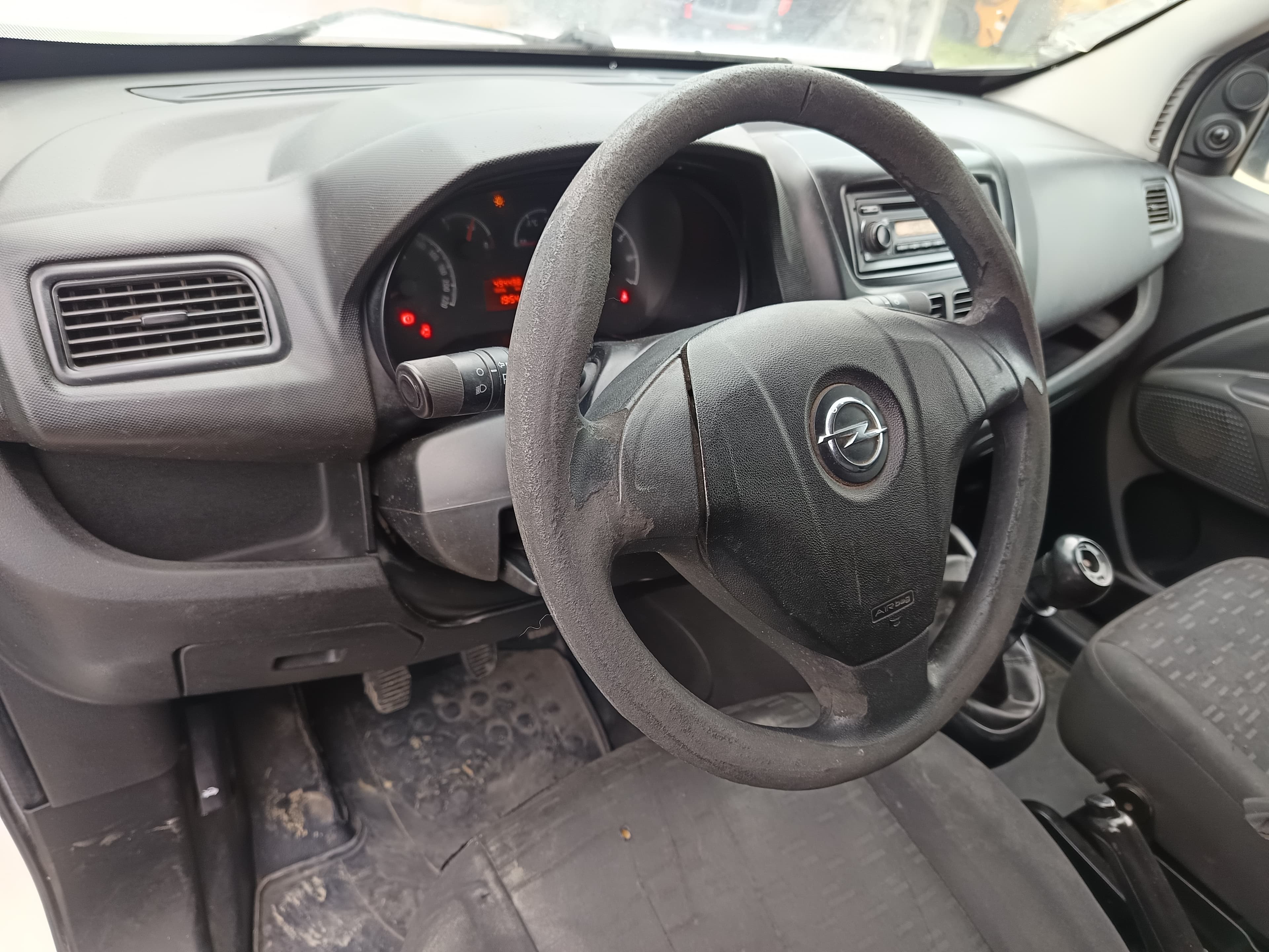 Opel Combo · Ano 2016 — imagem 28
