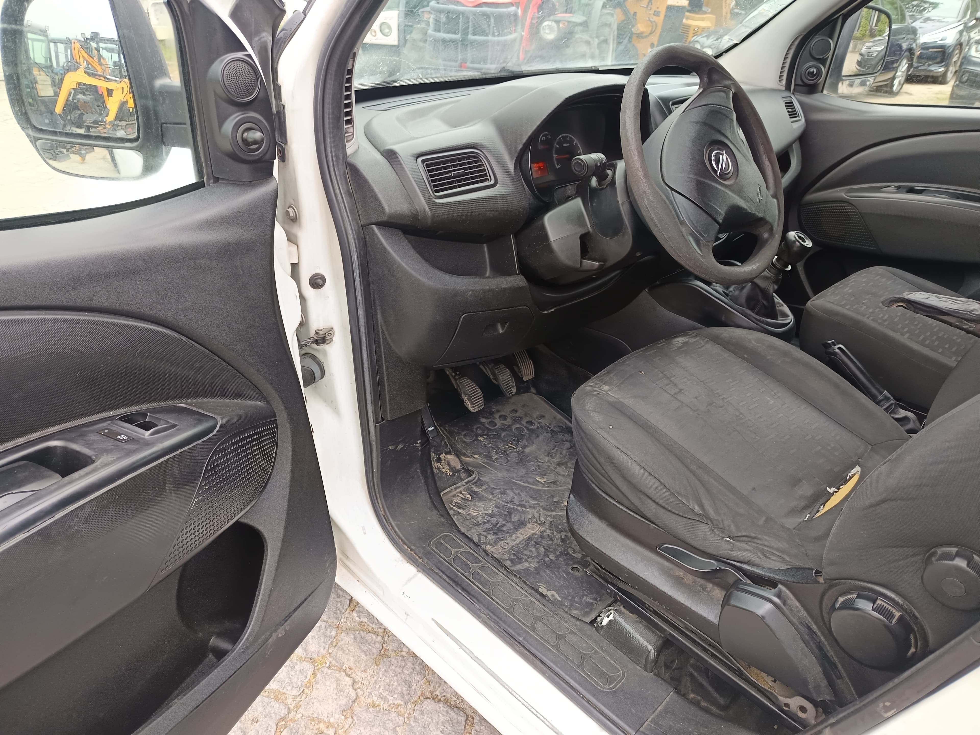 Opel Combo · Ano 2016 — imagem 37