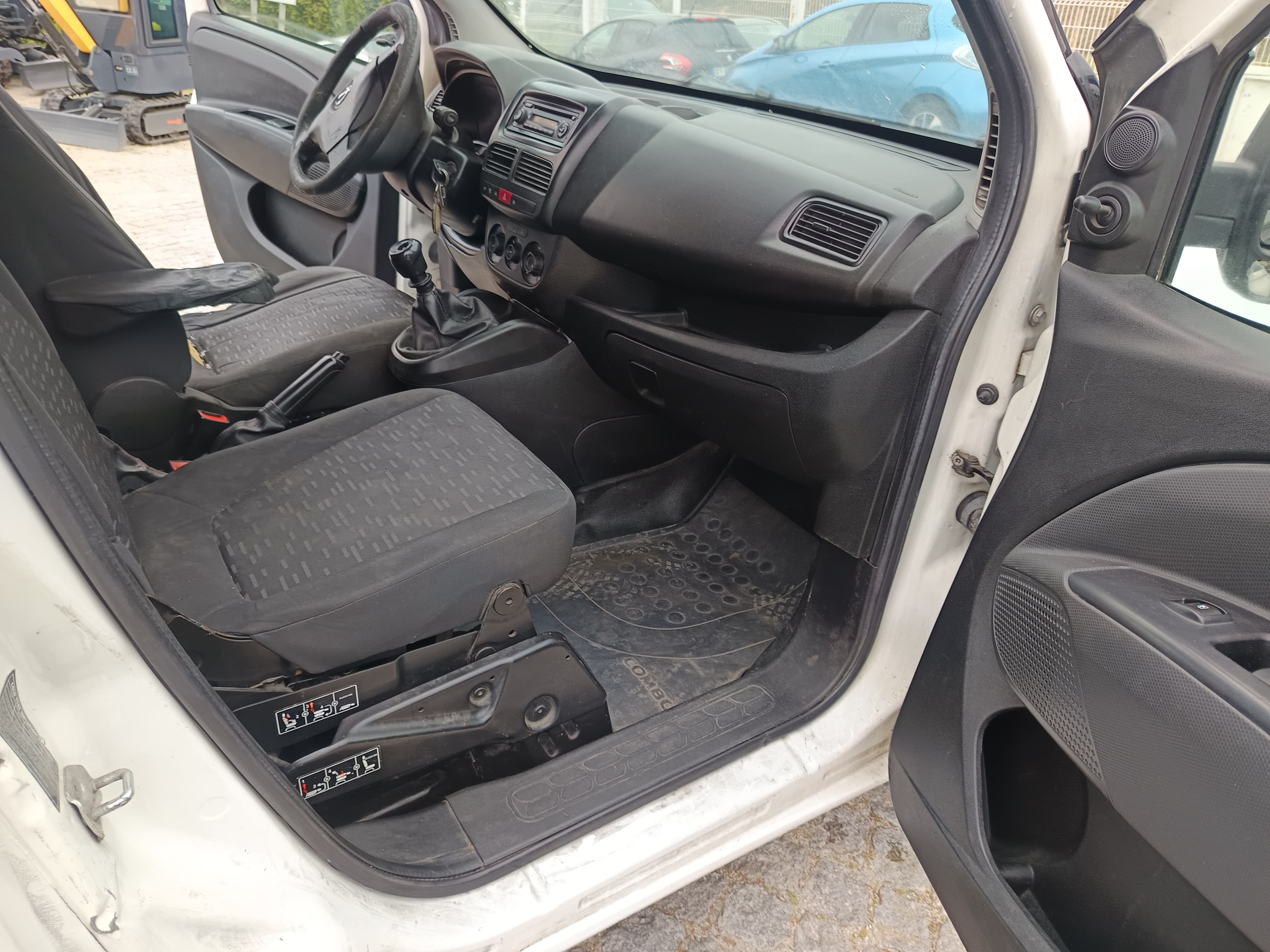 Opel Combo · Ano 2016 — imagem 40