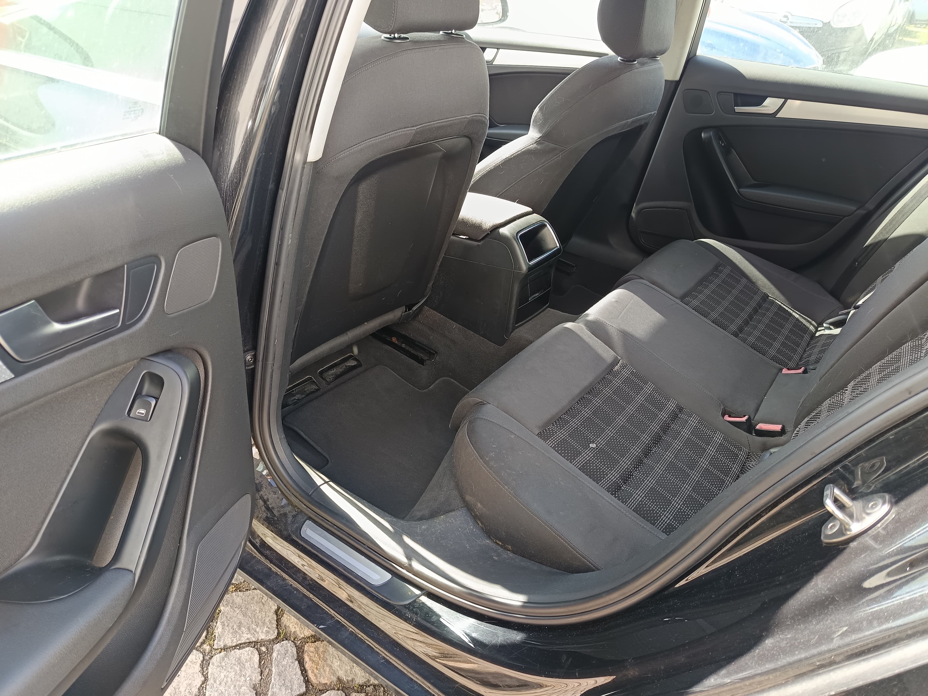 Audi A4 · Ano 2009 — image 28