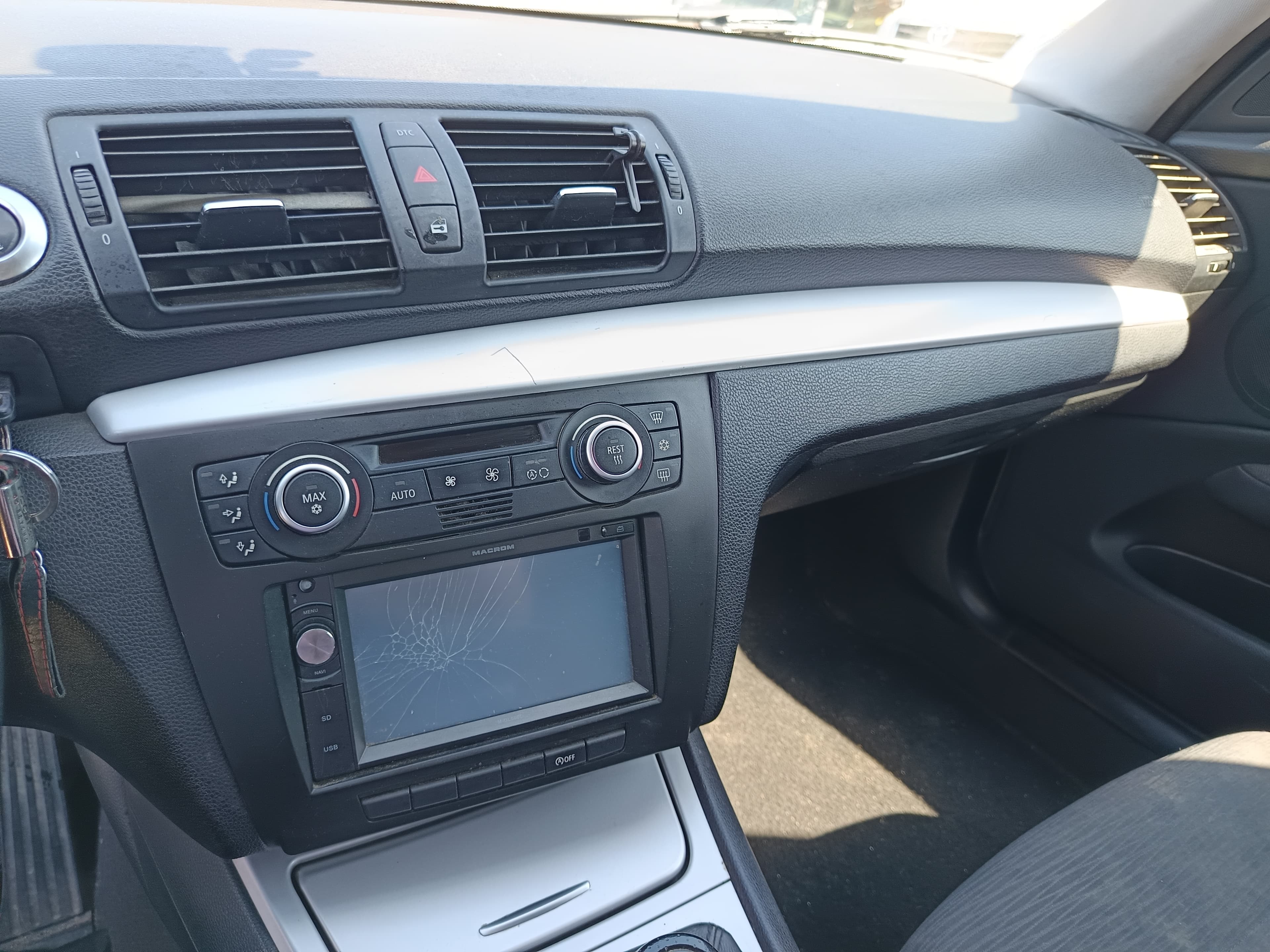 BMW 118d · Ano 2007 — image 34