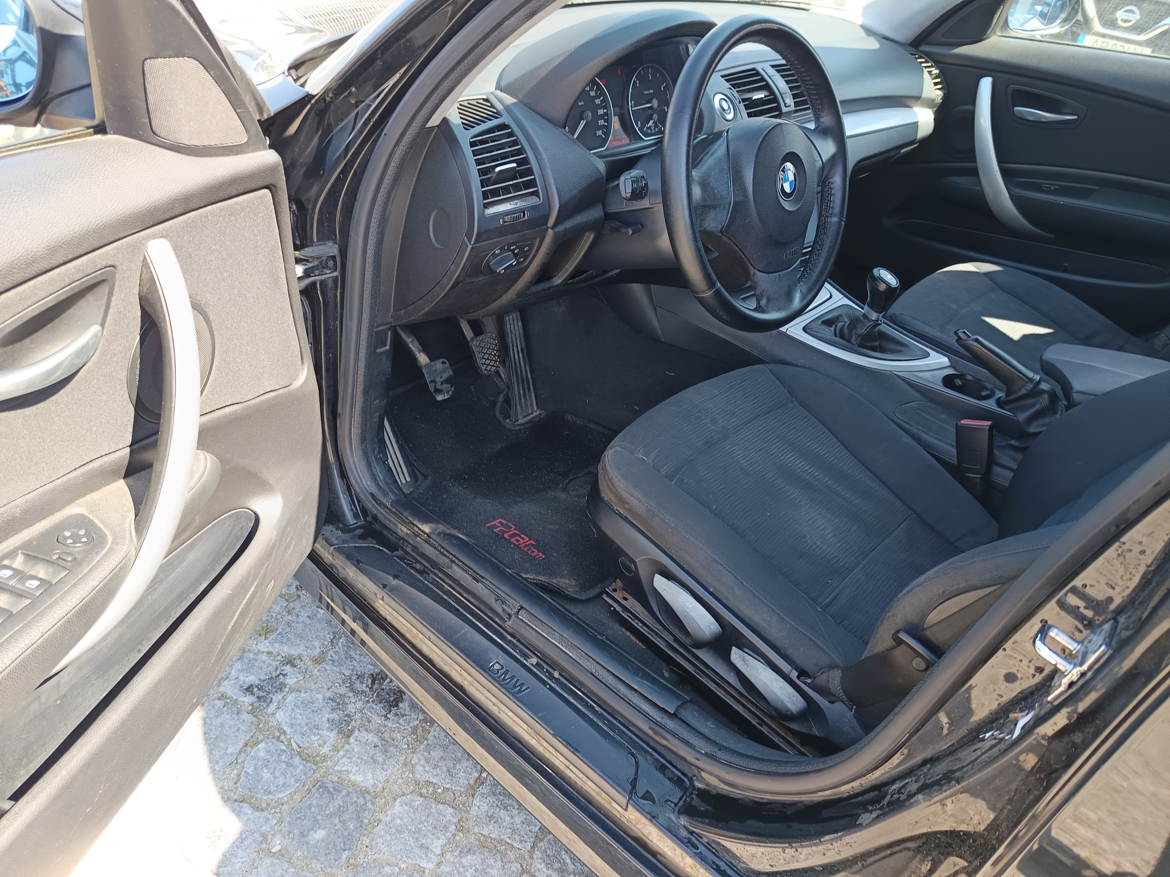 BMW 118d · Ano 2007 — image 29