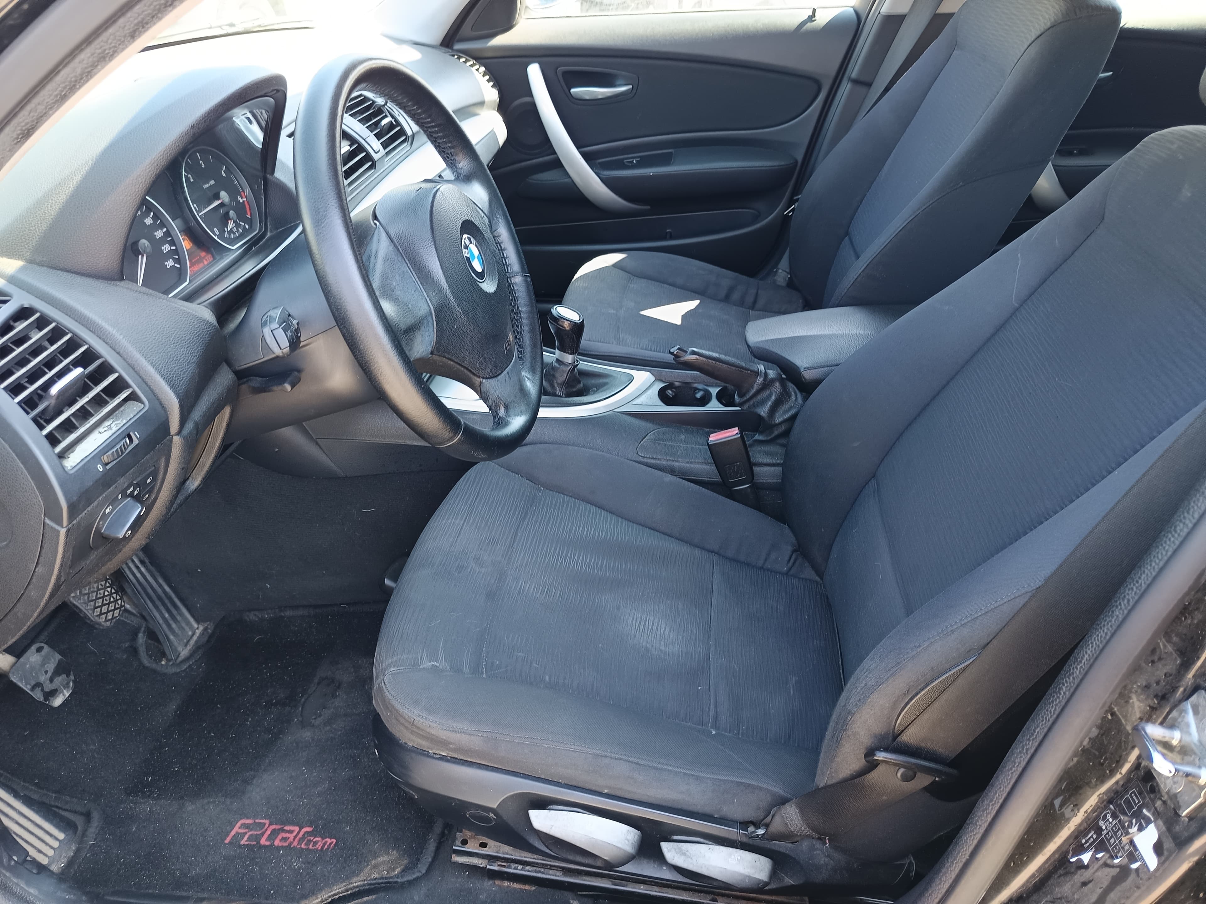 BMW 118d · Ano 2007 — image 31