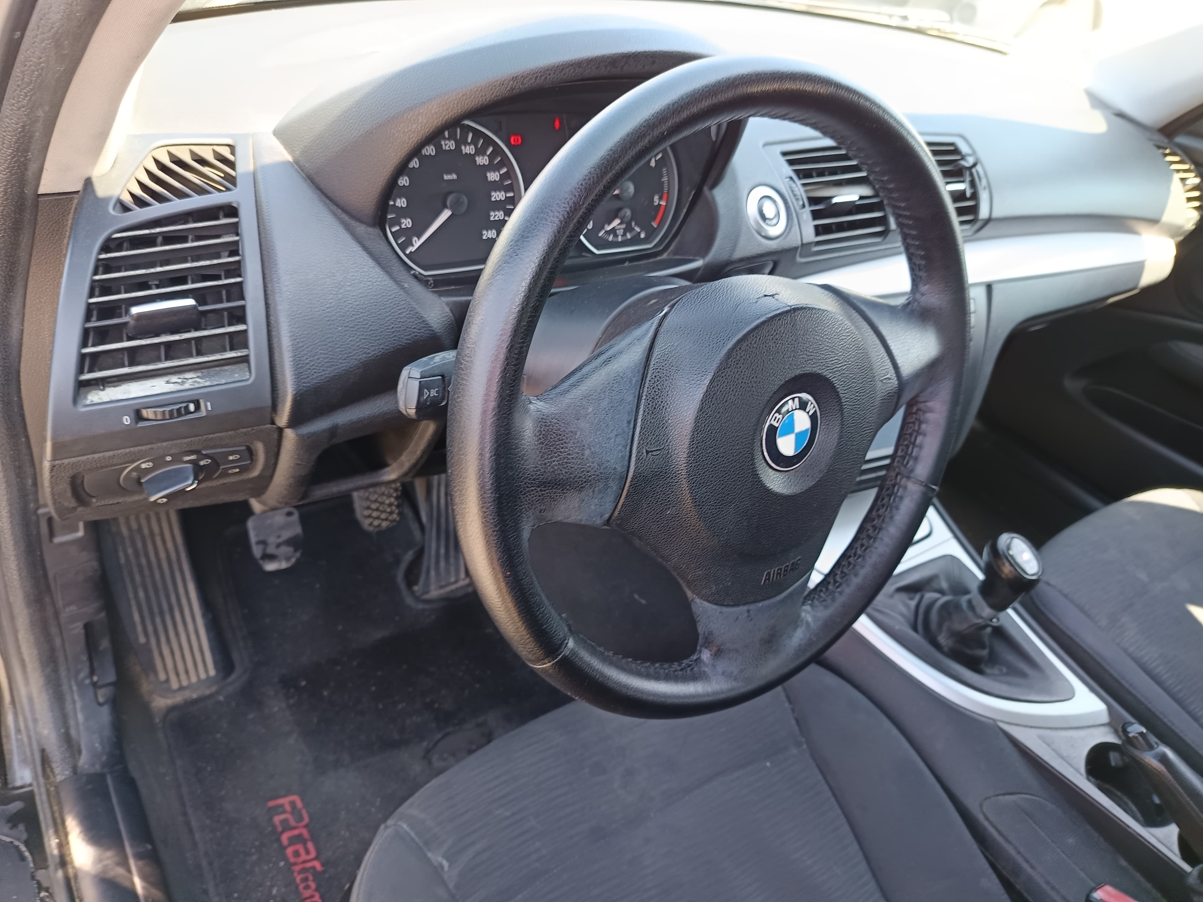 BMW 118d · Ano 2007 — image 33