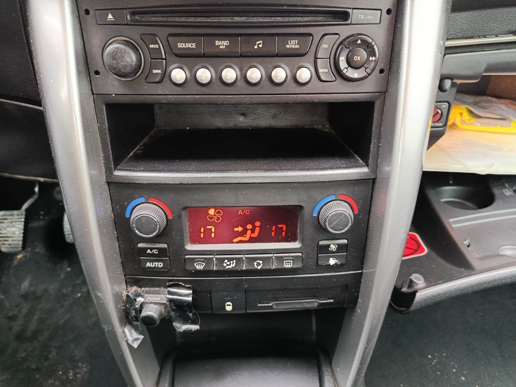 Peugeot 207 · Ano 2008 — image 12