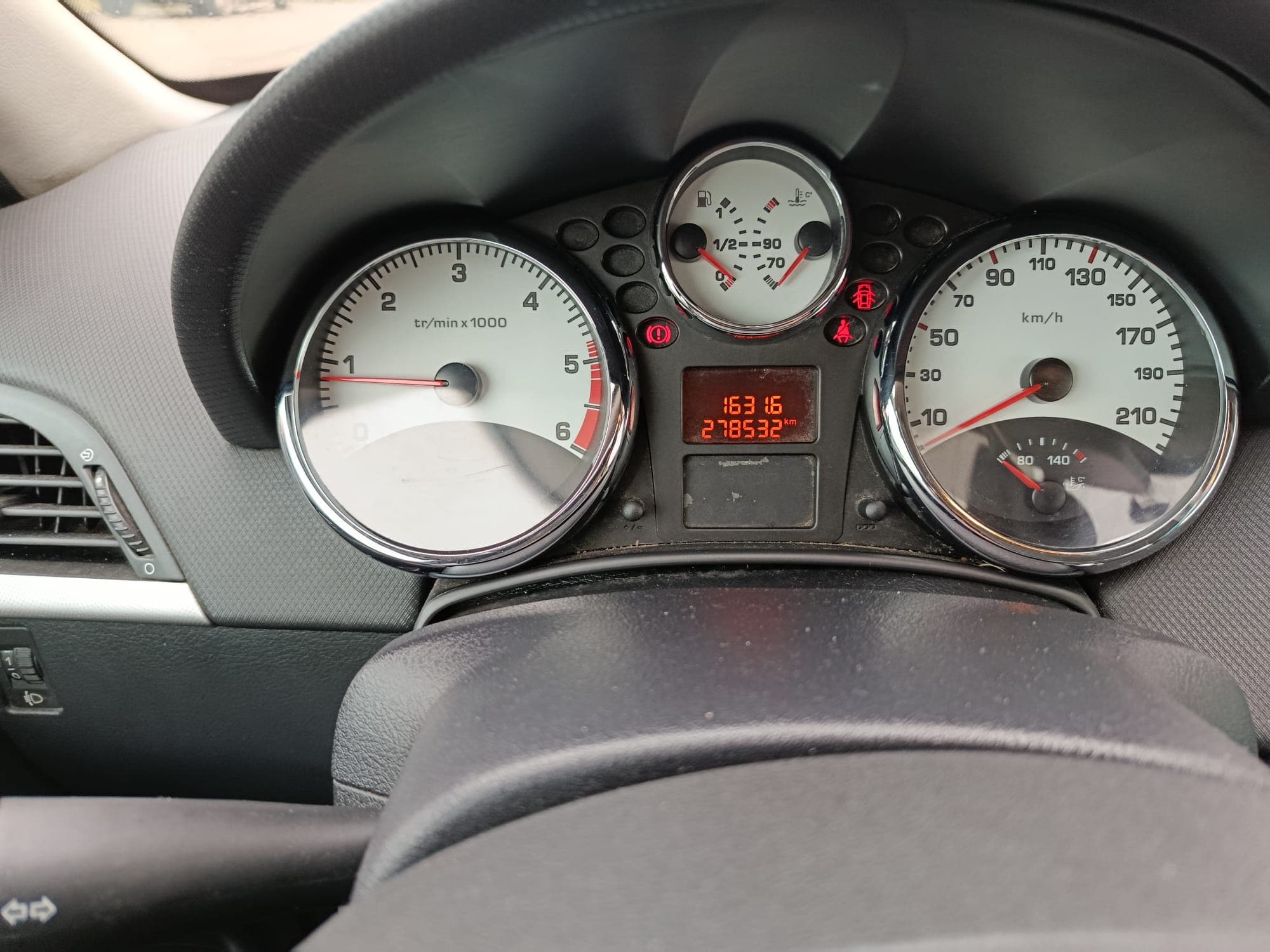 Peugeot 207 · Ano 2008 — image 13
