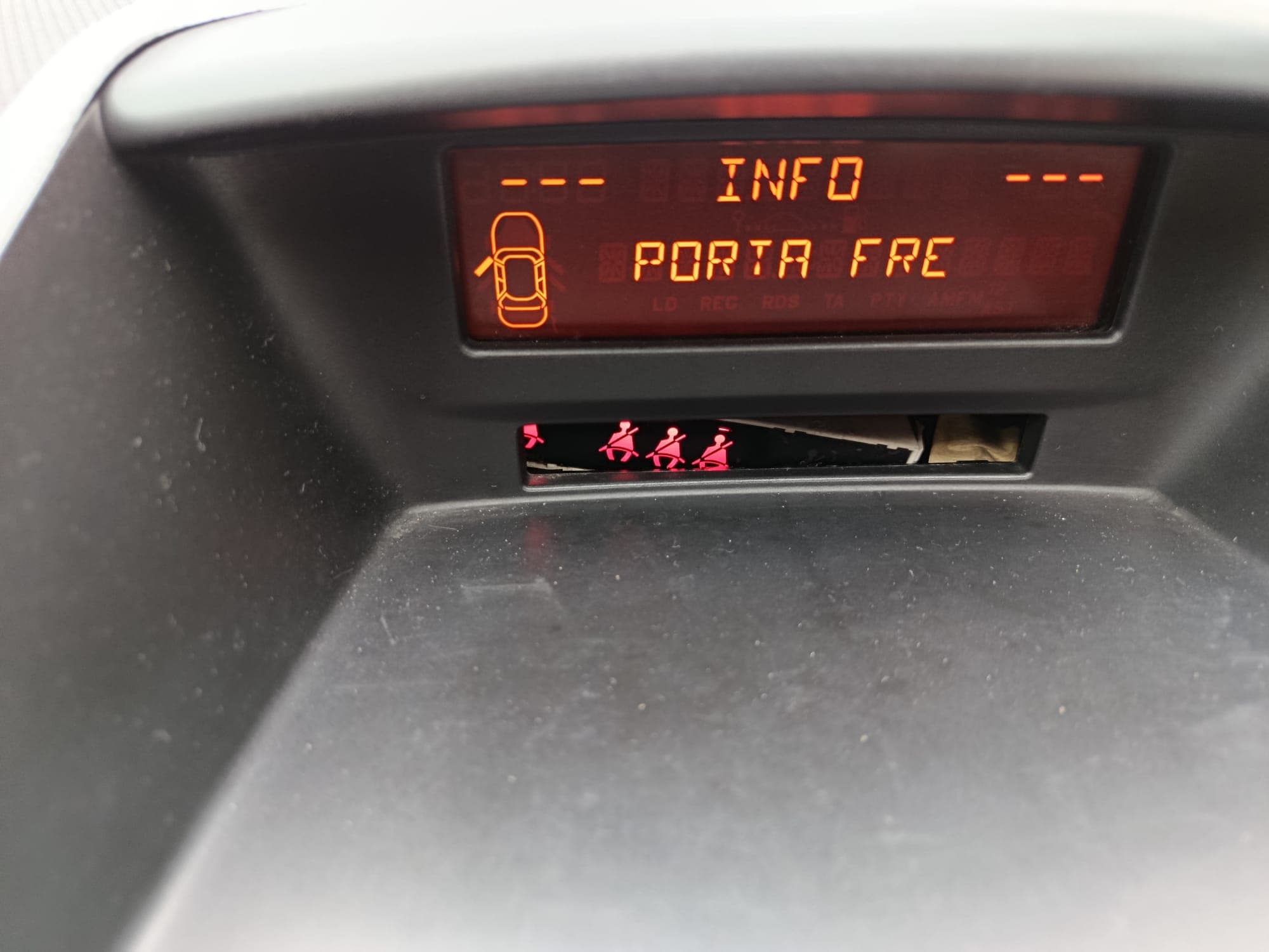 Peugeot 207 · Ano 2008 — image 15