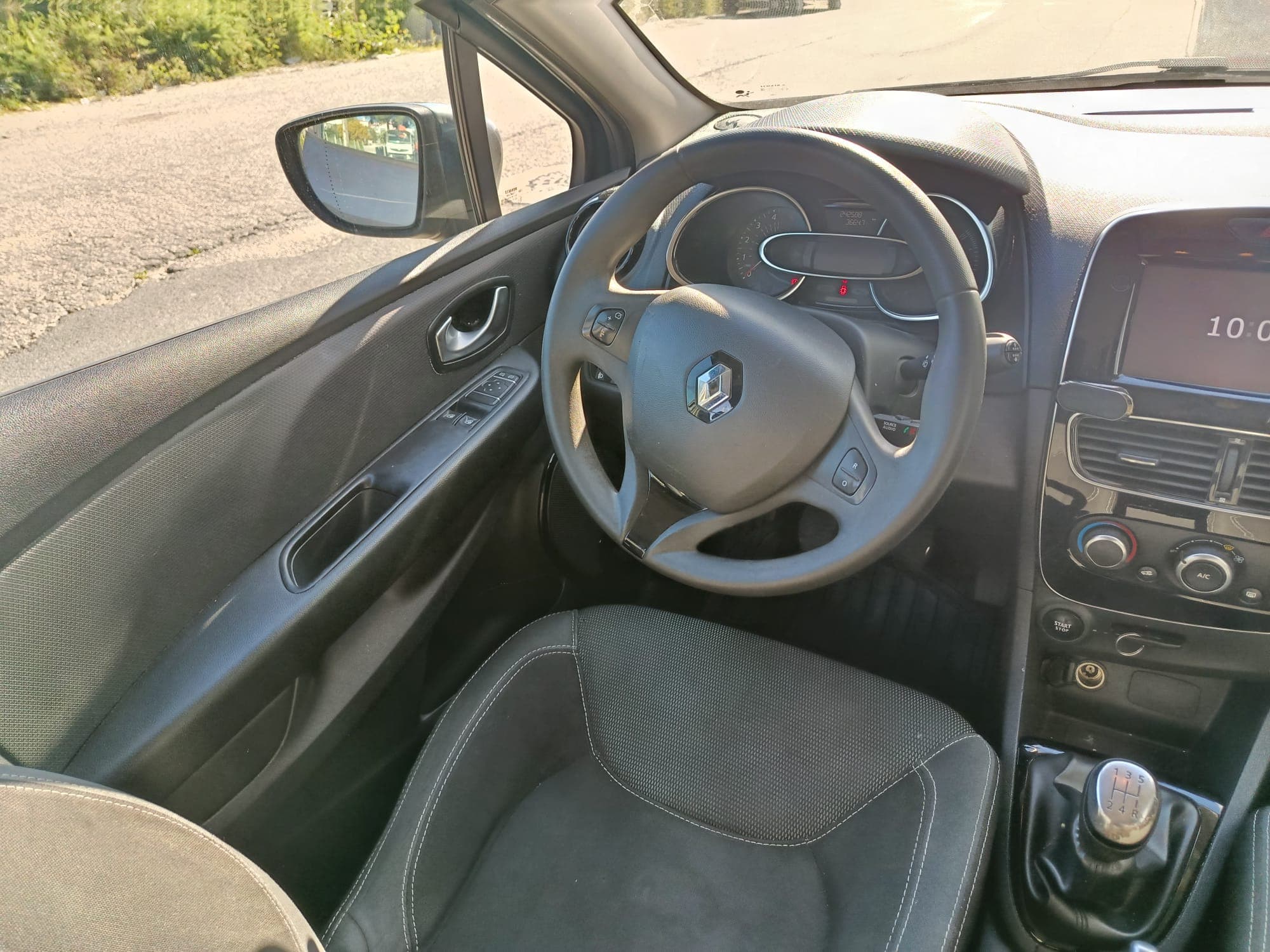 Renault Clio · Ano 2018 — imagem 10