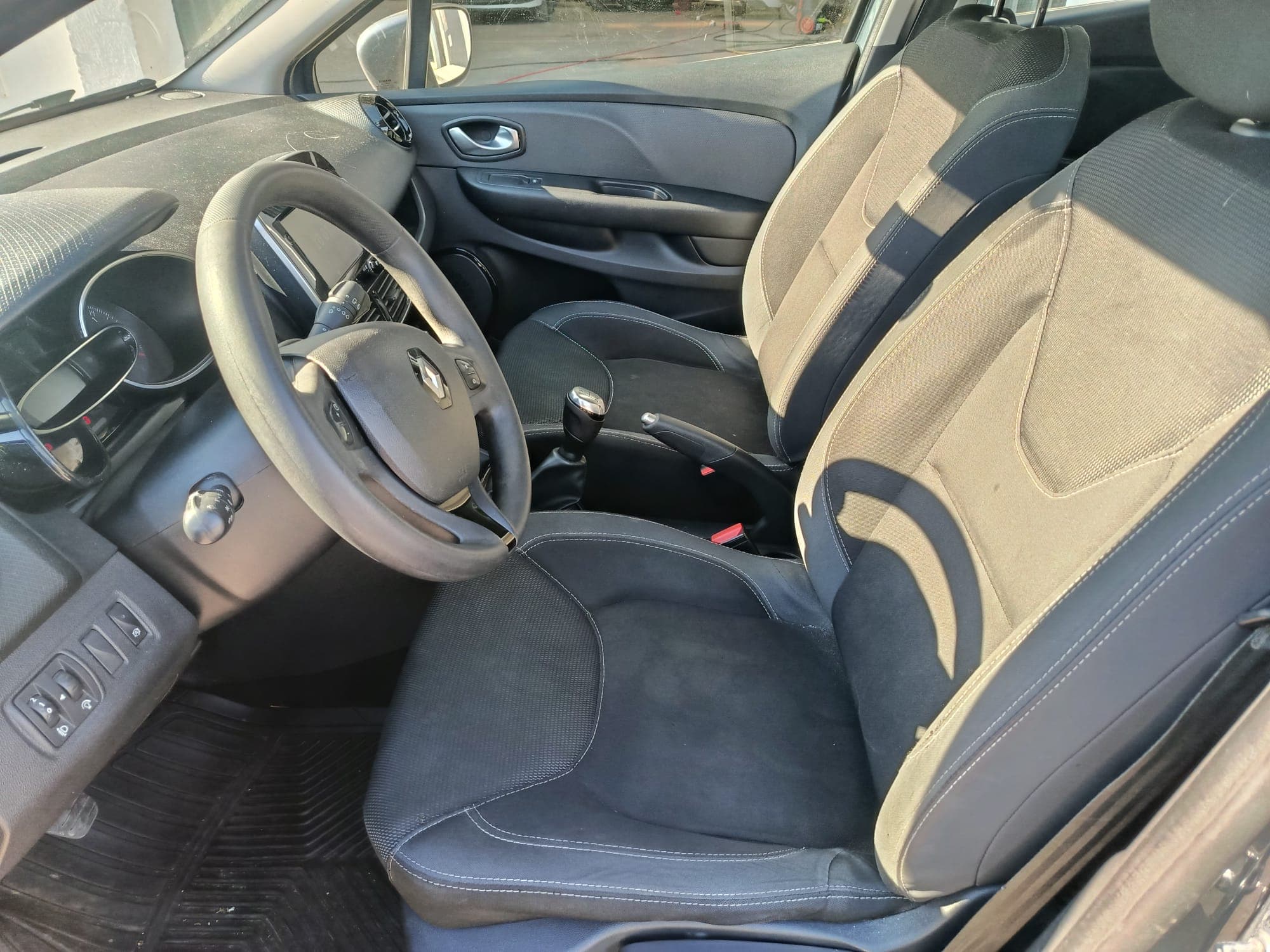 Renault Clio · Ano 2018 — imagem 15