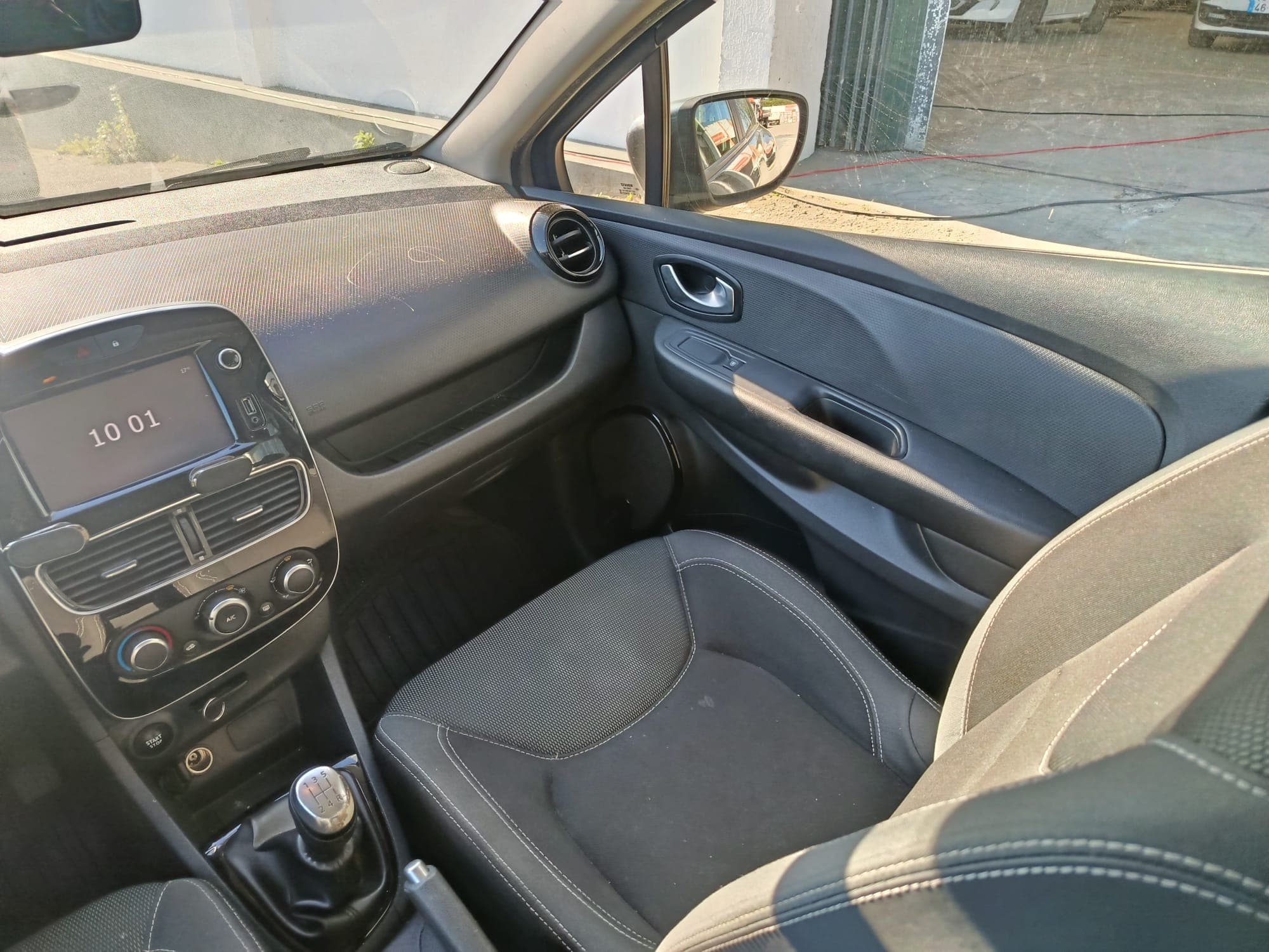 Renault Clio · Ano 2018 — imagem 17