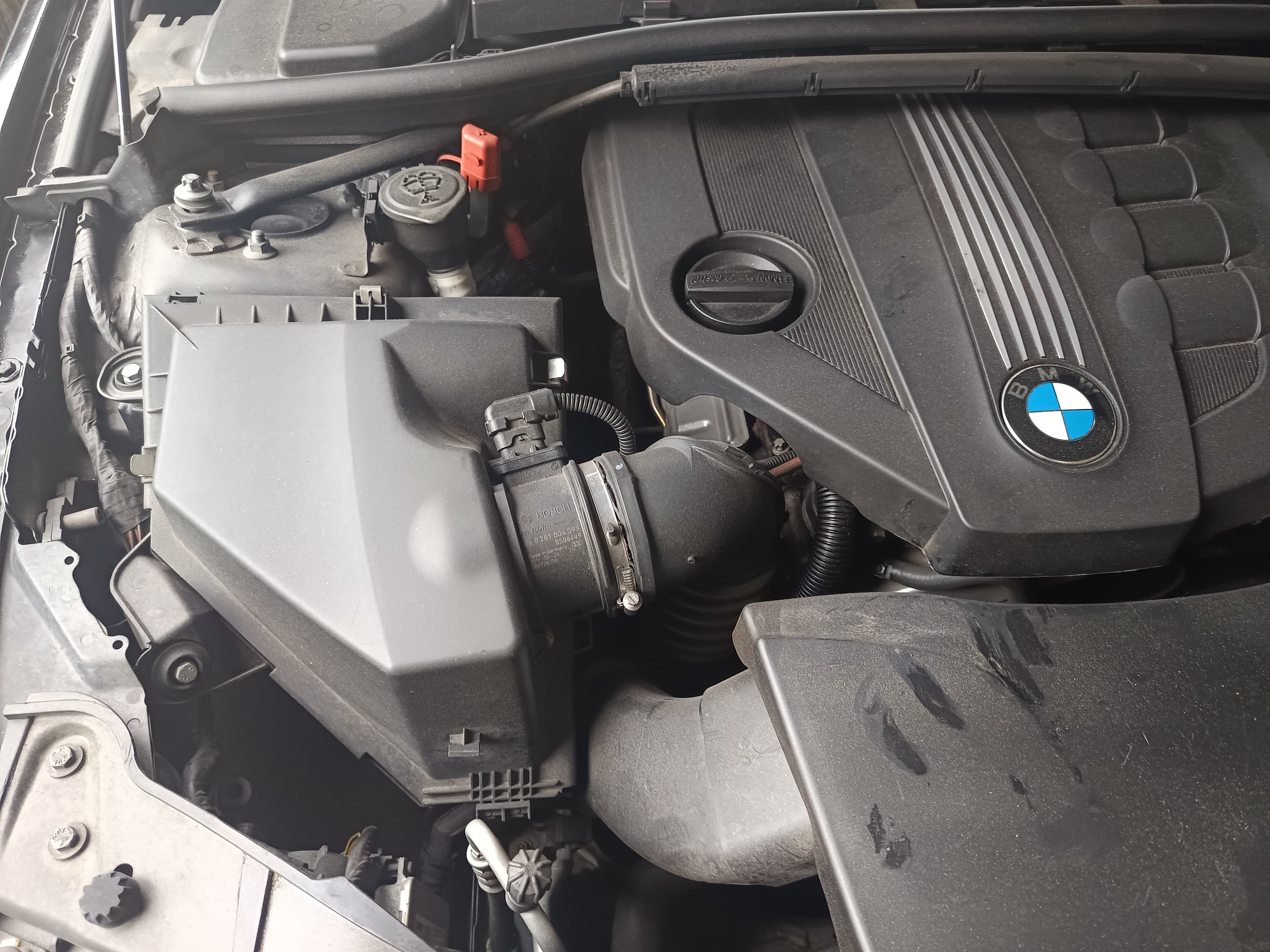 BMW 318d · Ano 2011 — image 17