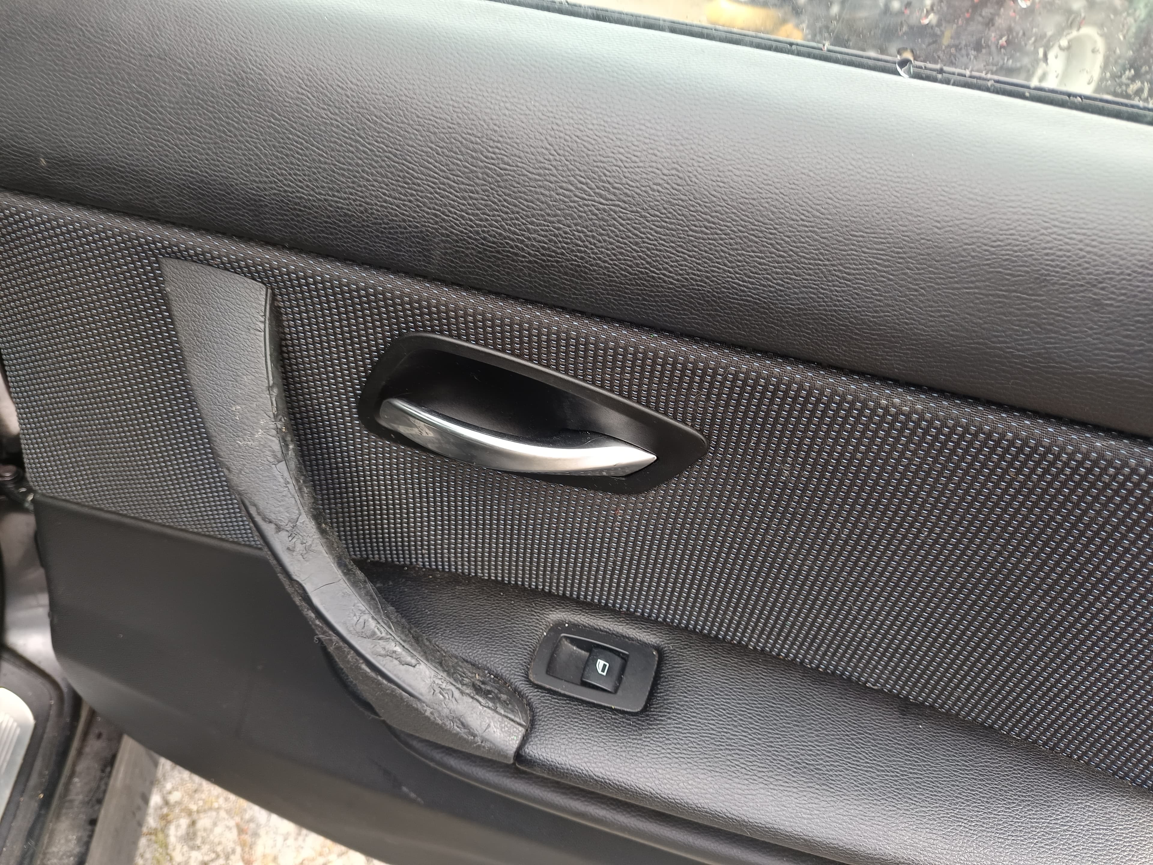 BMW 318d · Ano 2011 — image 40