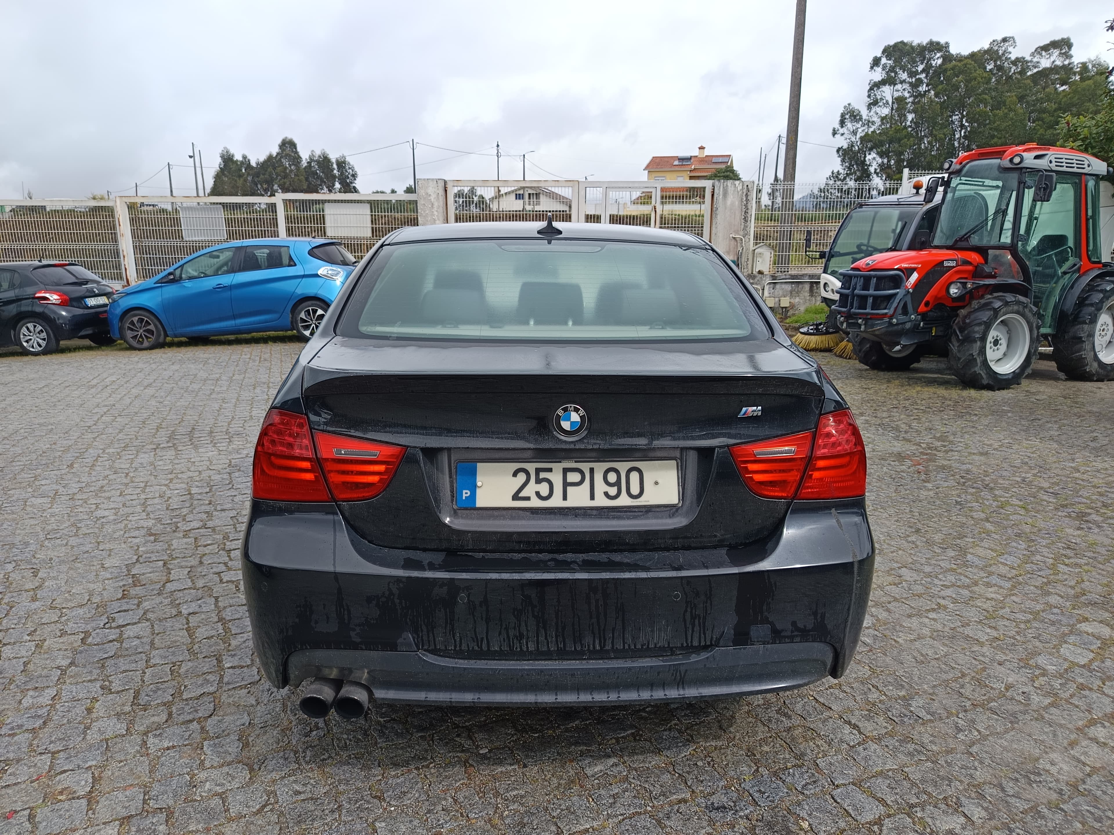 BMW 318d · Ano 2011 — image 5