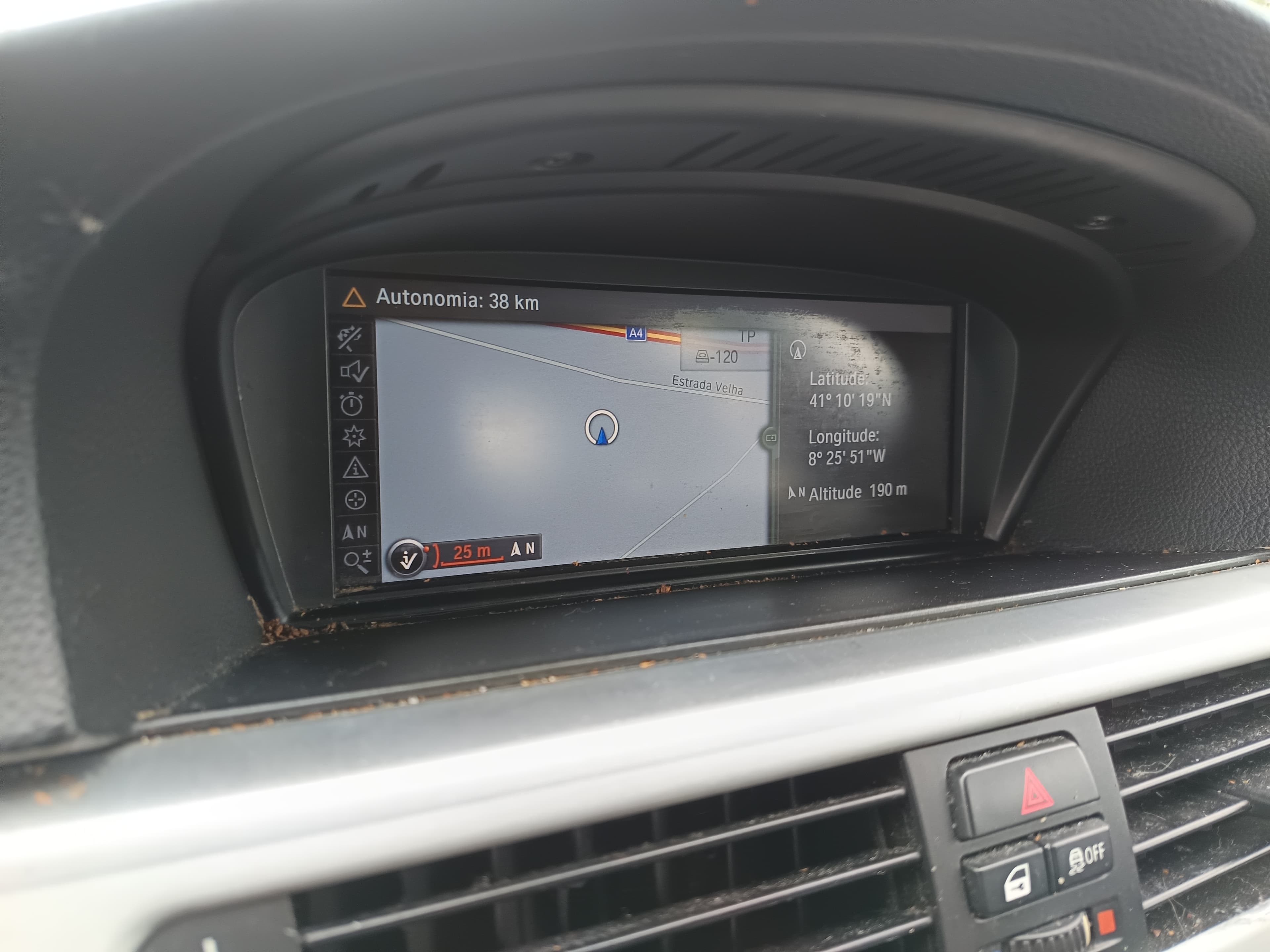 BMW 318d · Ano 2011 — image 21
