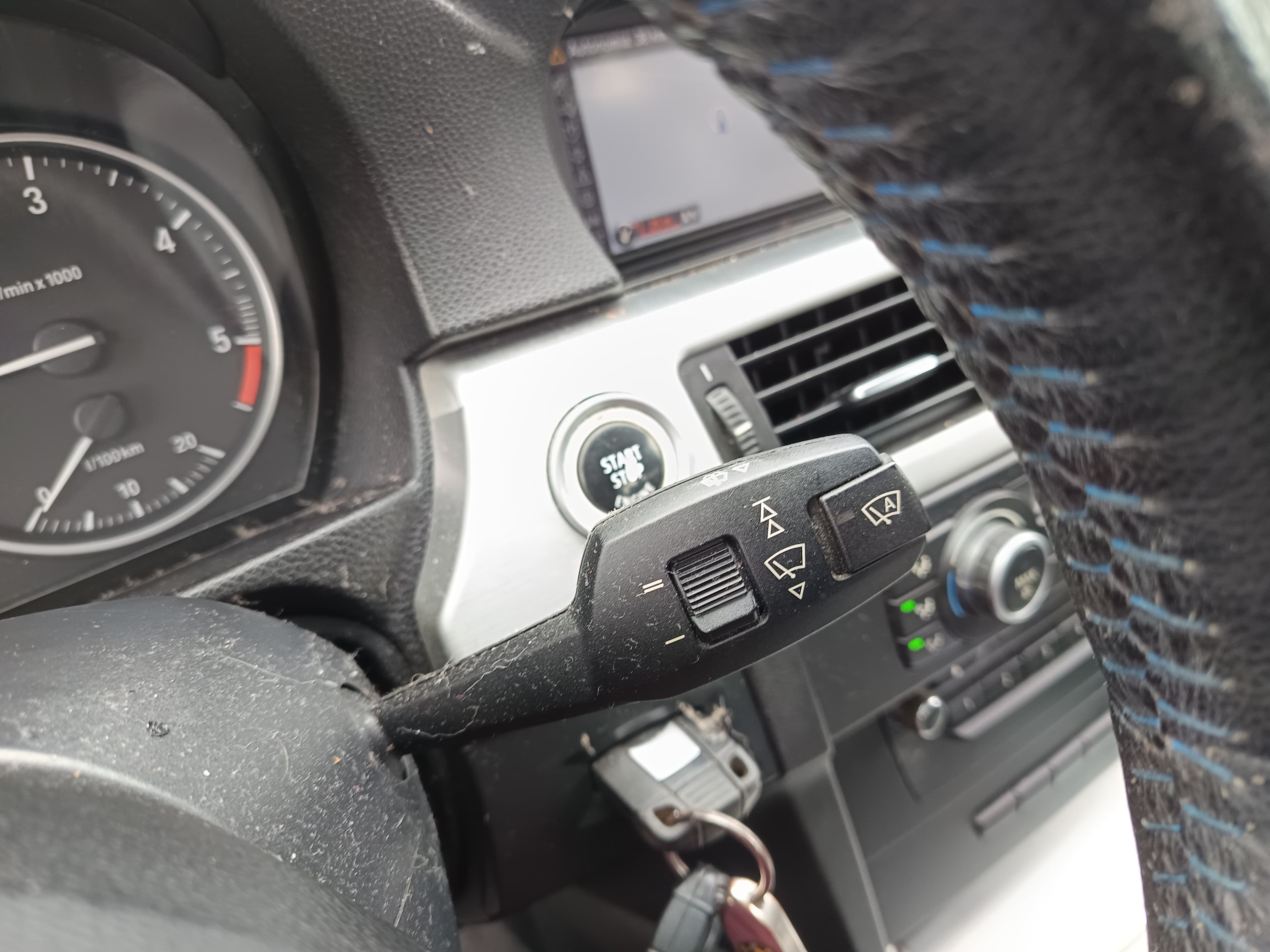 BMW 318d · Ano 2011 — image 26