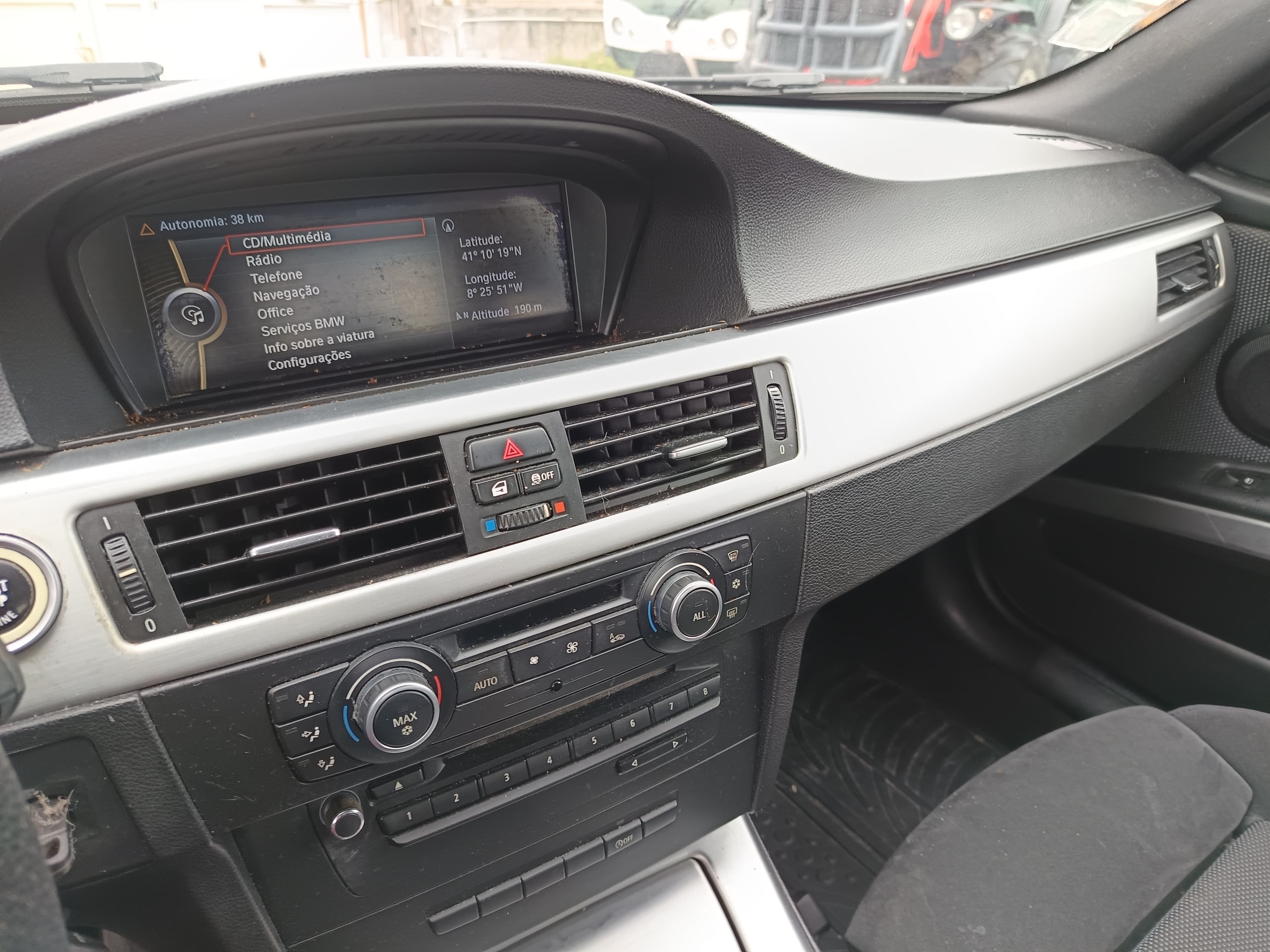 BMW 318d · Ano 2011 — image 20