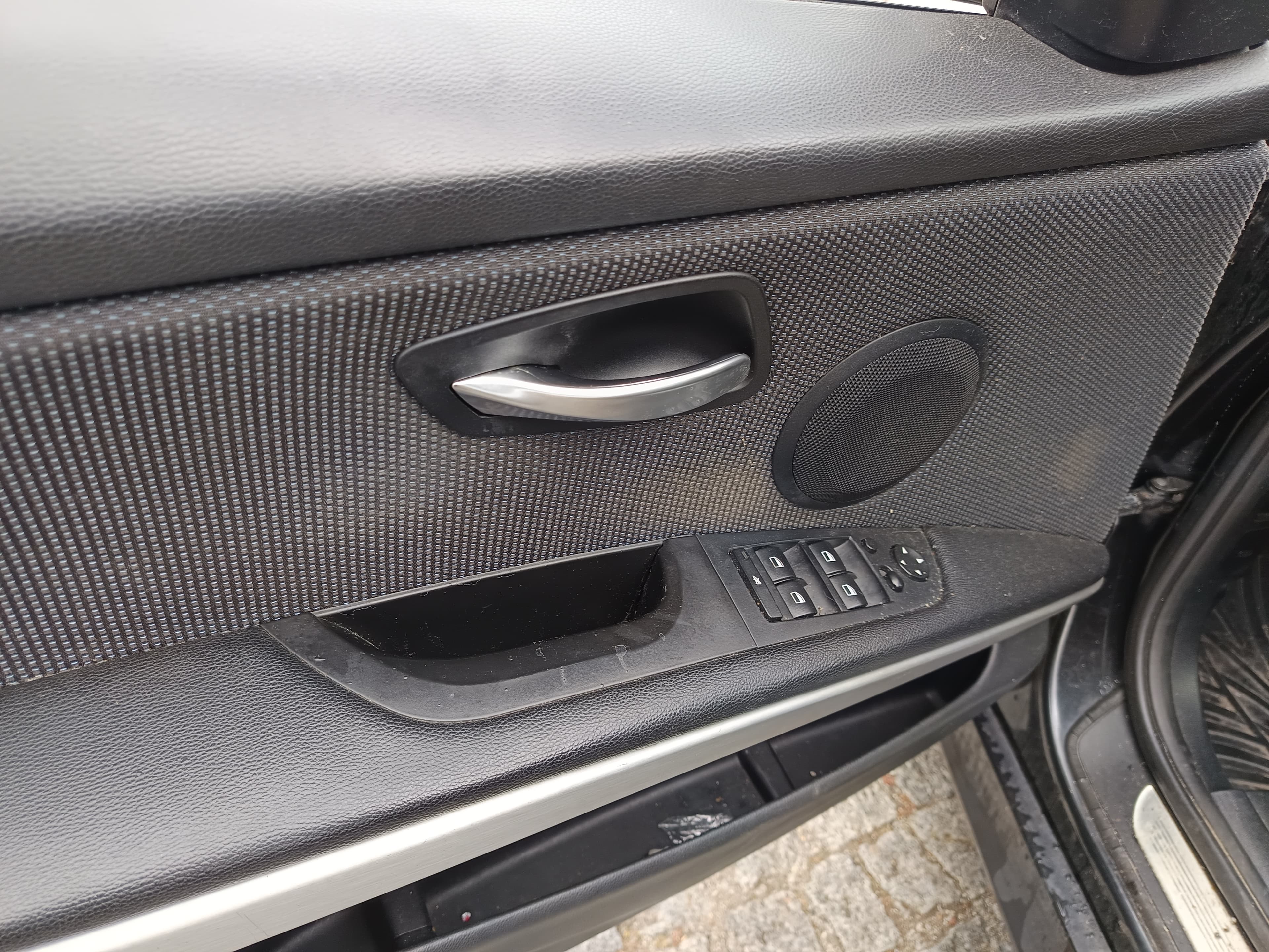 BMW 318d · Ano 2011 — image 37