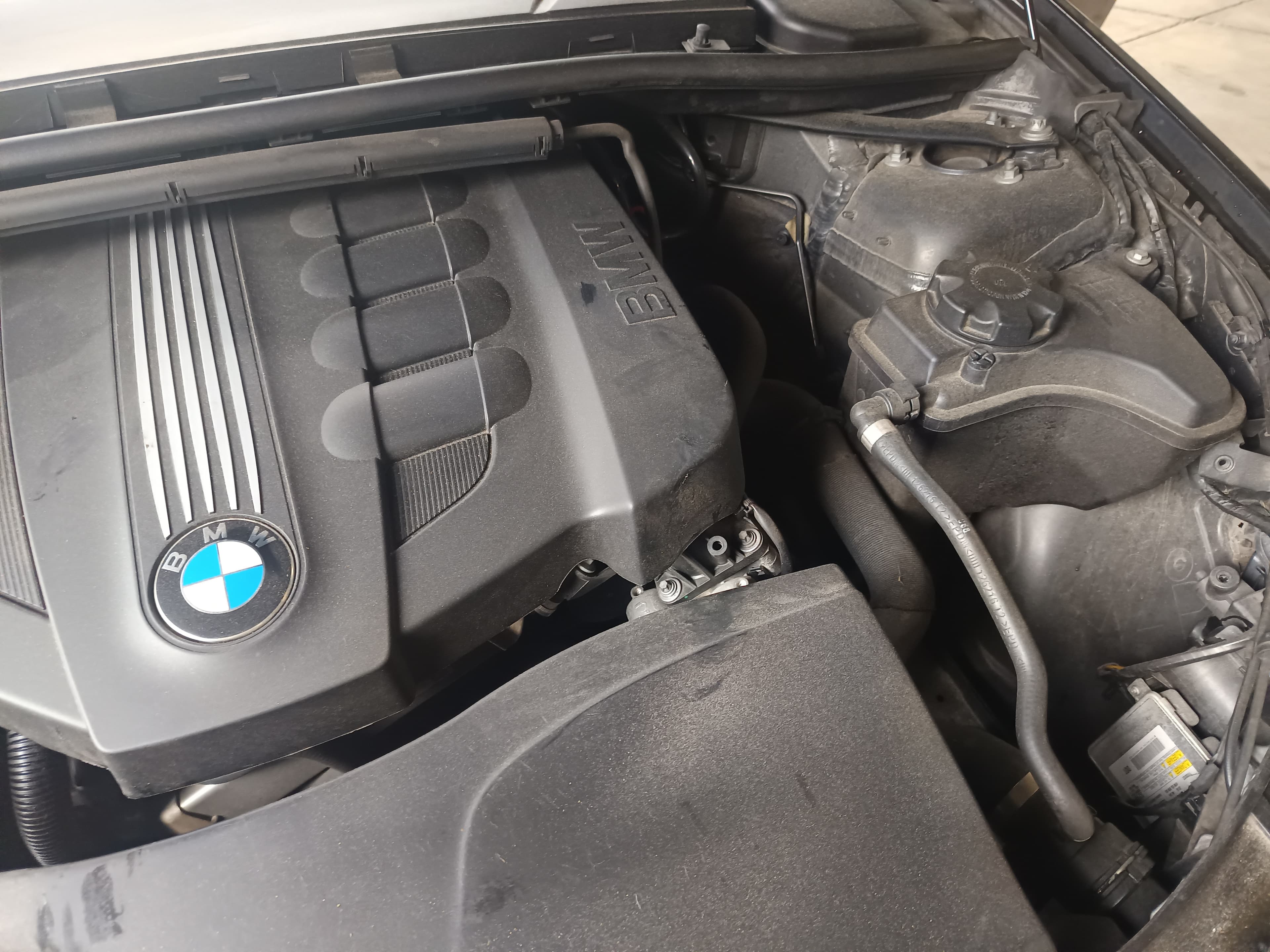 BMW 318d · Ano 2011 — image 18