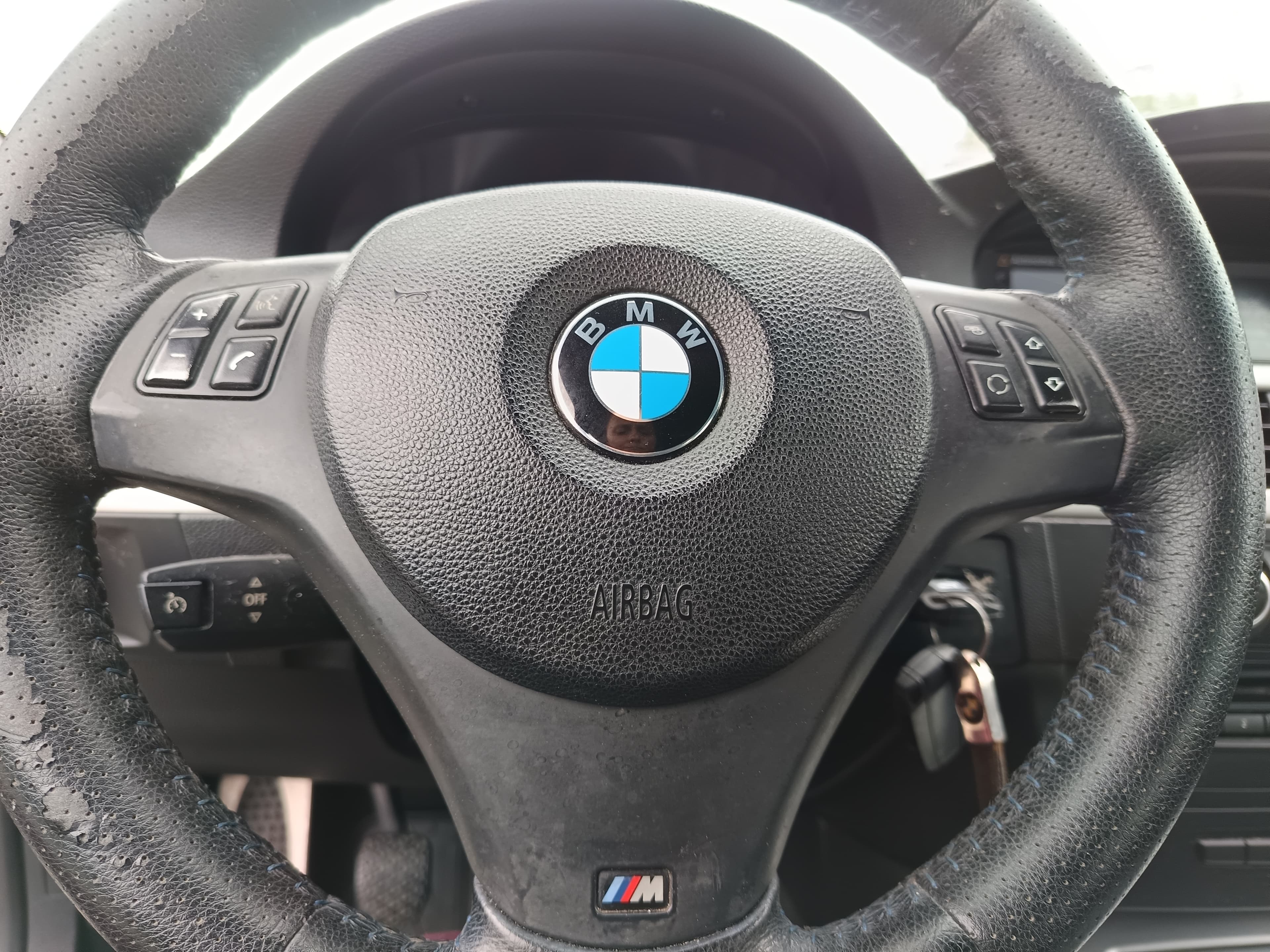 BMW 318d · Ano 2011 — image 24