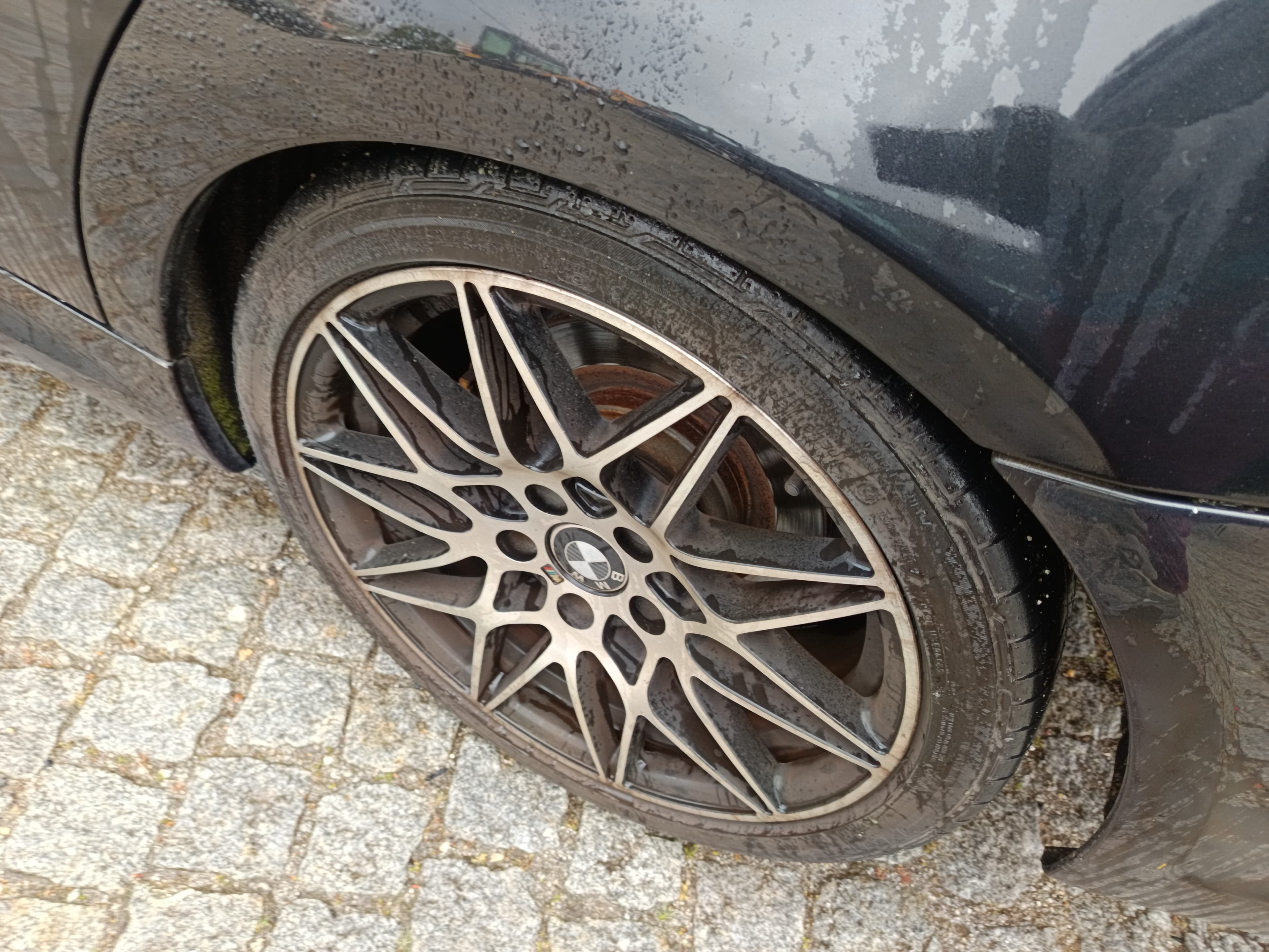 BMW 318d · Ano 2011 — image 14